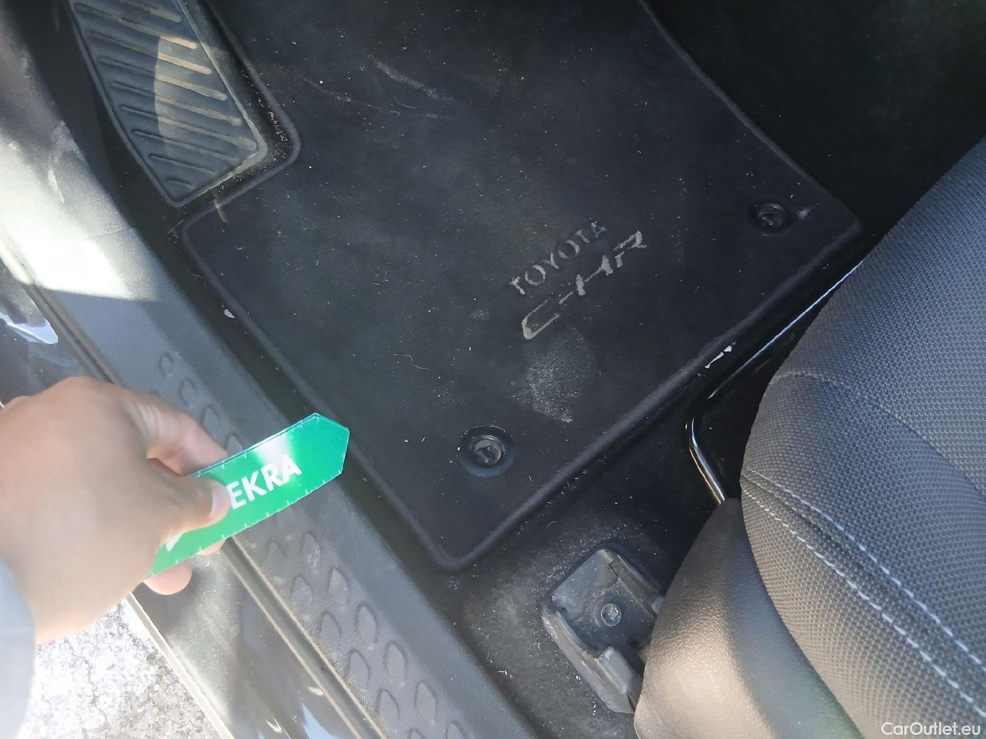  Toyota  C-HR TOYOTA  / 2019 / 5P / todoterreno 2.0 180H Advance #1