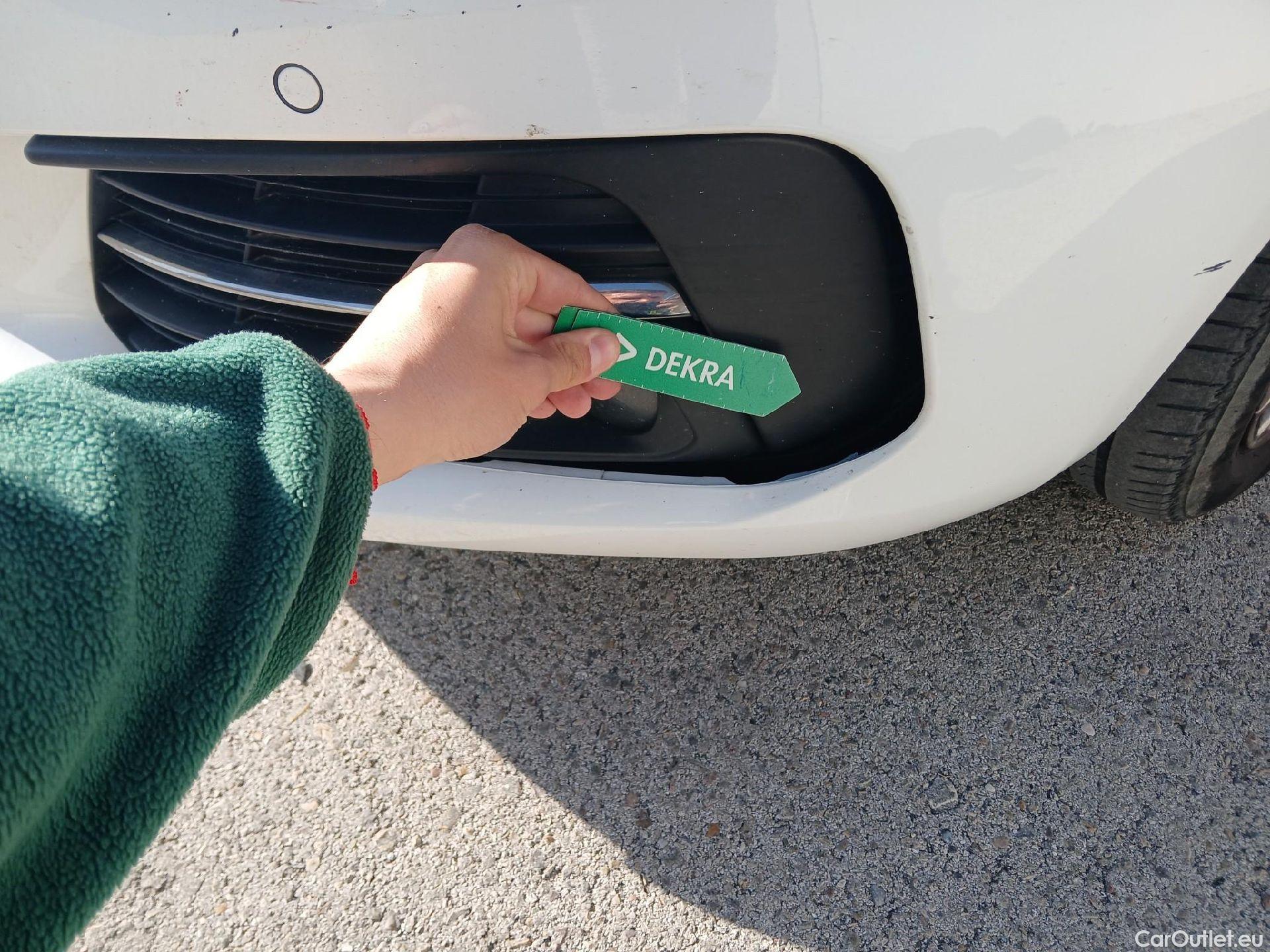  Peugeot  308 PEUGEOT  / 2017 / 5P / berlina con portón 5p Allure PureTech 130 S&S (CX) #13