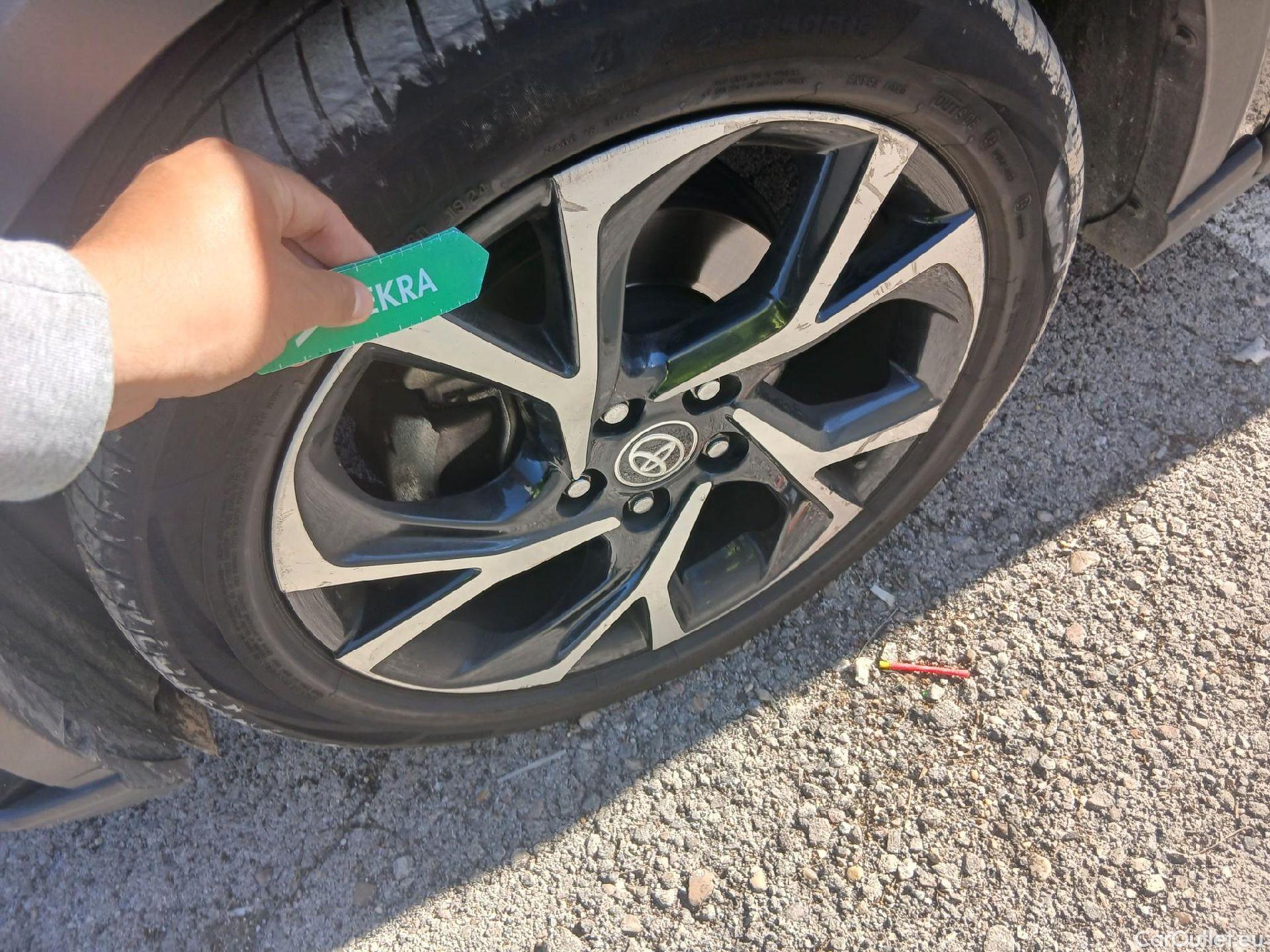  Toyota  C-HR TOYOTA  / 2019 / 5P / todoterreno 2.0 180H Advance #7