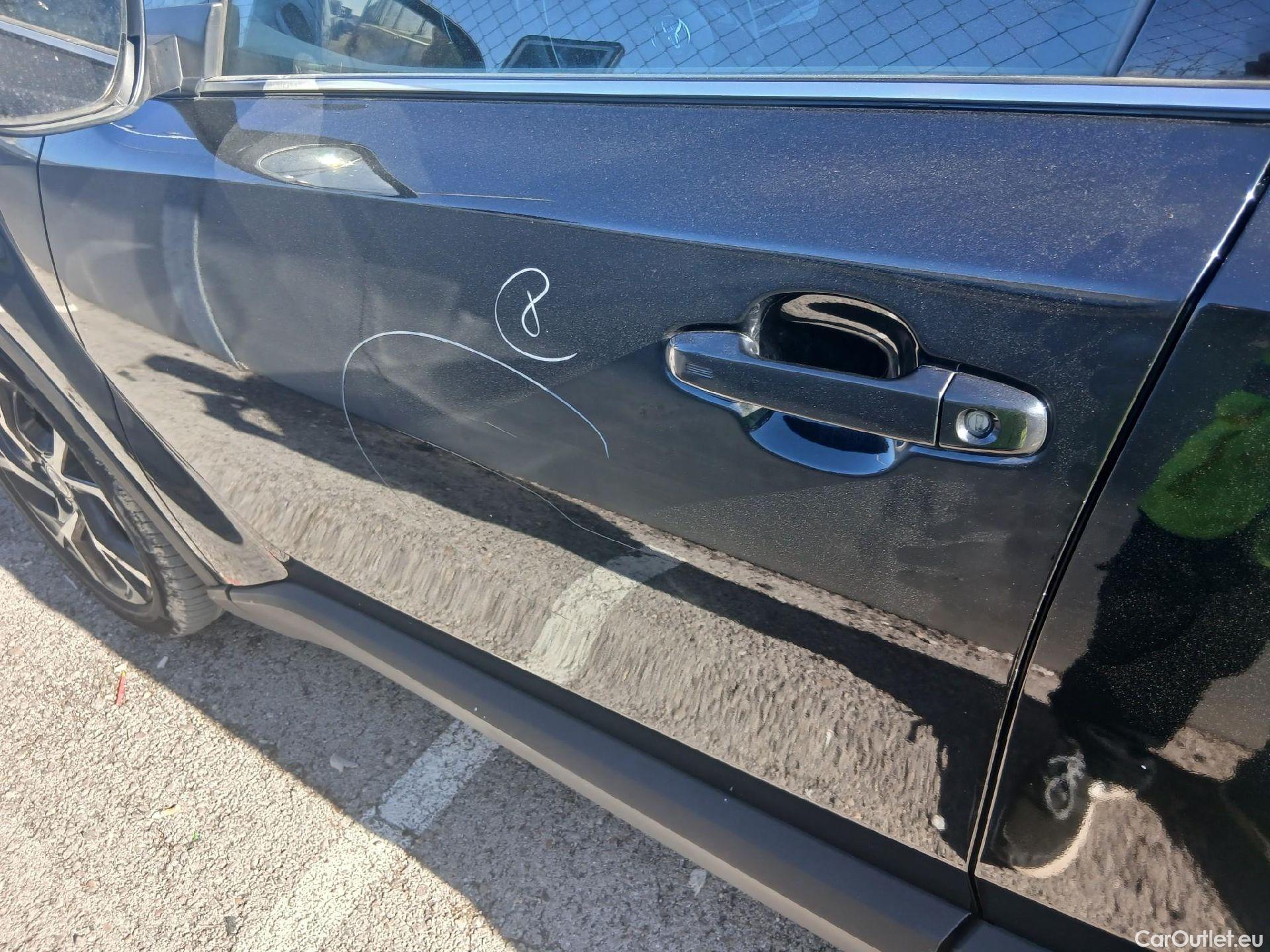  Toyota  C-HR TOYOTA  / 2019 / 5P / todoterreno 2.0 180H Advance #10