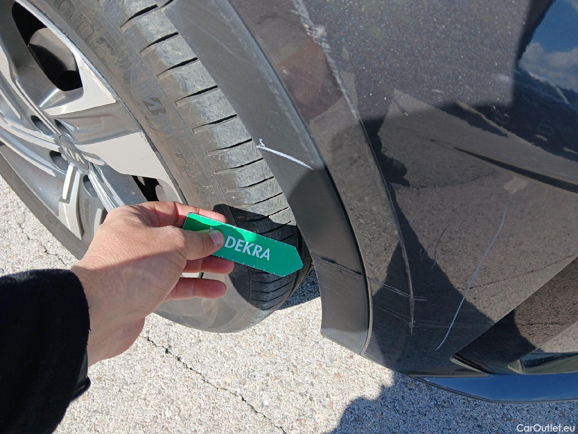  KIA  Sorento KIA  / 2020 / 5P / todoterreno 1.6 T-GDi HEV Emotion 4x4 7pl (P.Luxury) #12