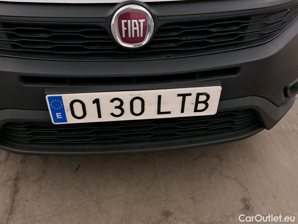  Fiat  Doblo FIAT Doblò Cargo/2015/4P/furgón derivado de turismo Cargo SX 1.3 Mjet 70 kW (95 CV) #23