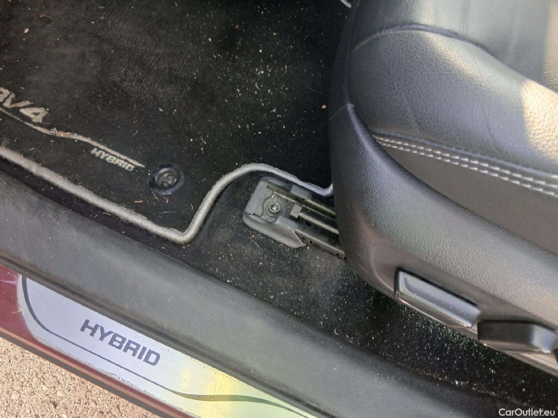  Toyota  RAV4 TOYOTA  / 2018 / 5P / todoterreno 2.5l 220H Luxury 4WD #2