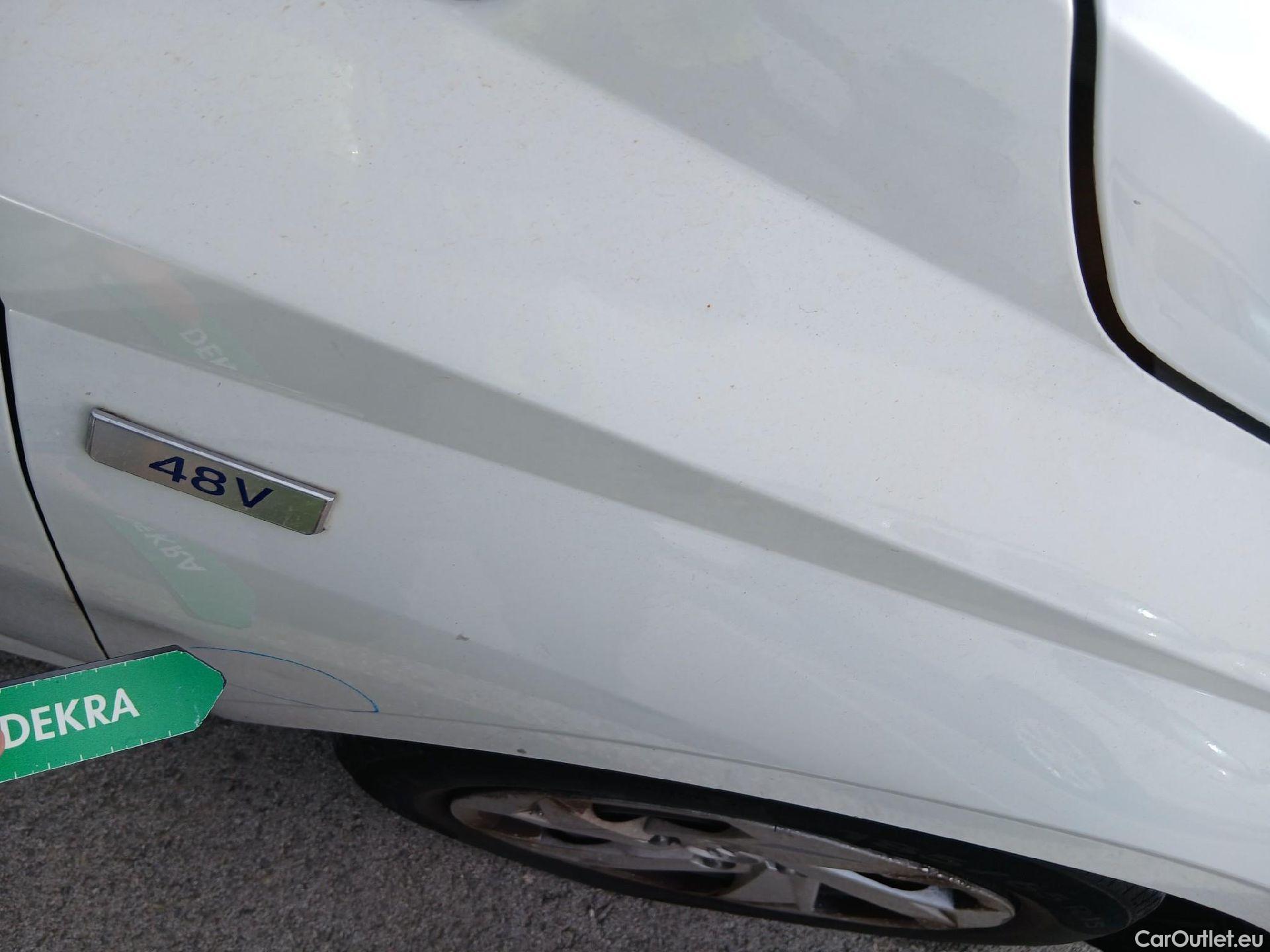  Hyundai  i20 HYUNDAI  / 2020 / 5P / berlina con portón 1.0 TGDI 74kW (100CV) 48V Essence #40