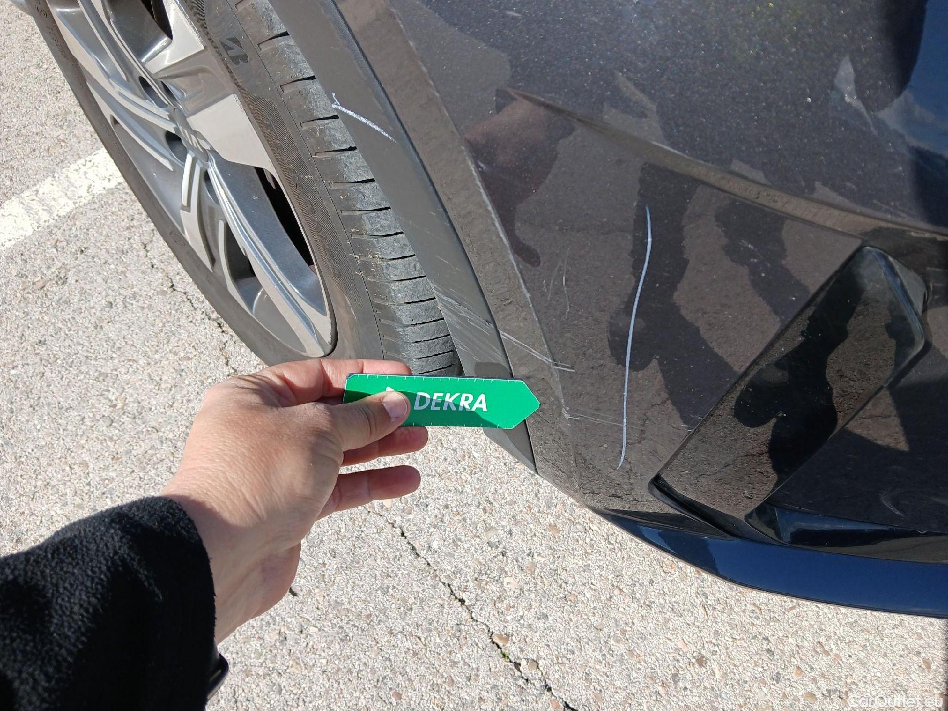  KIA  Sorento KIA  / 2020 / 5P / todoterreno 1.6 T-GDi HEV Emotion 4x4 7pl (P.Luxury) #9