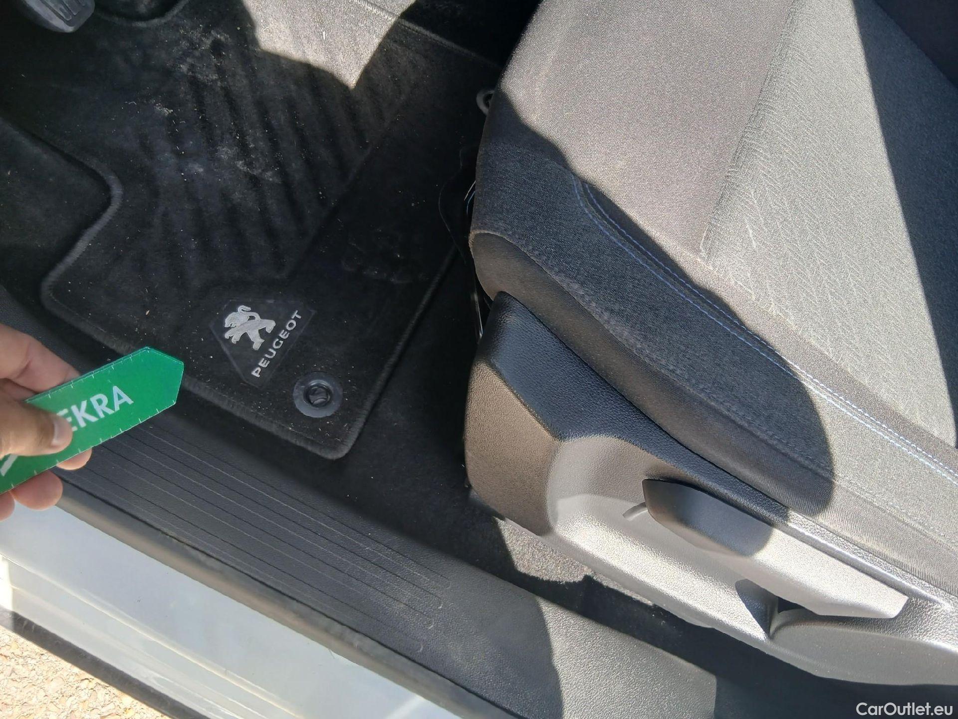  Peugeot  RIFTER PEUGEOT  / 2018 / 5P / monovolumen compacto Allure Standard BlueHDi 96kW #3