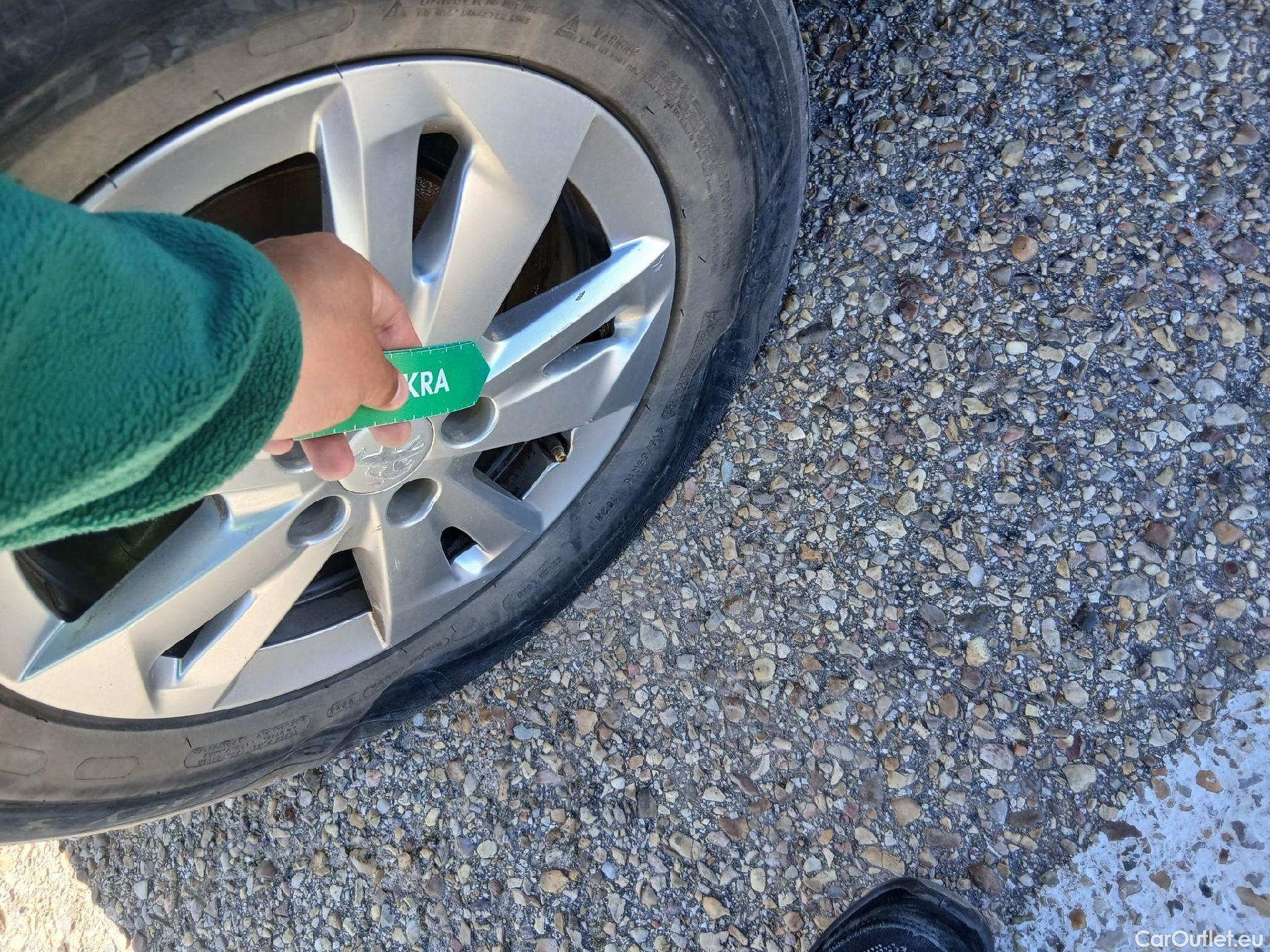  Peugeot  RIFTER PEUGEOT  / 2018 / 5P / monovolumen compacto Allure Standard BlueHDi 96kW #16