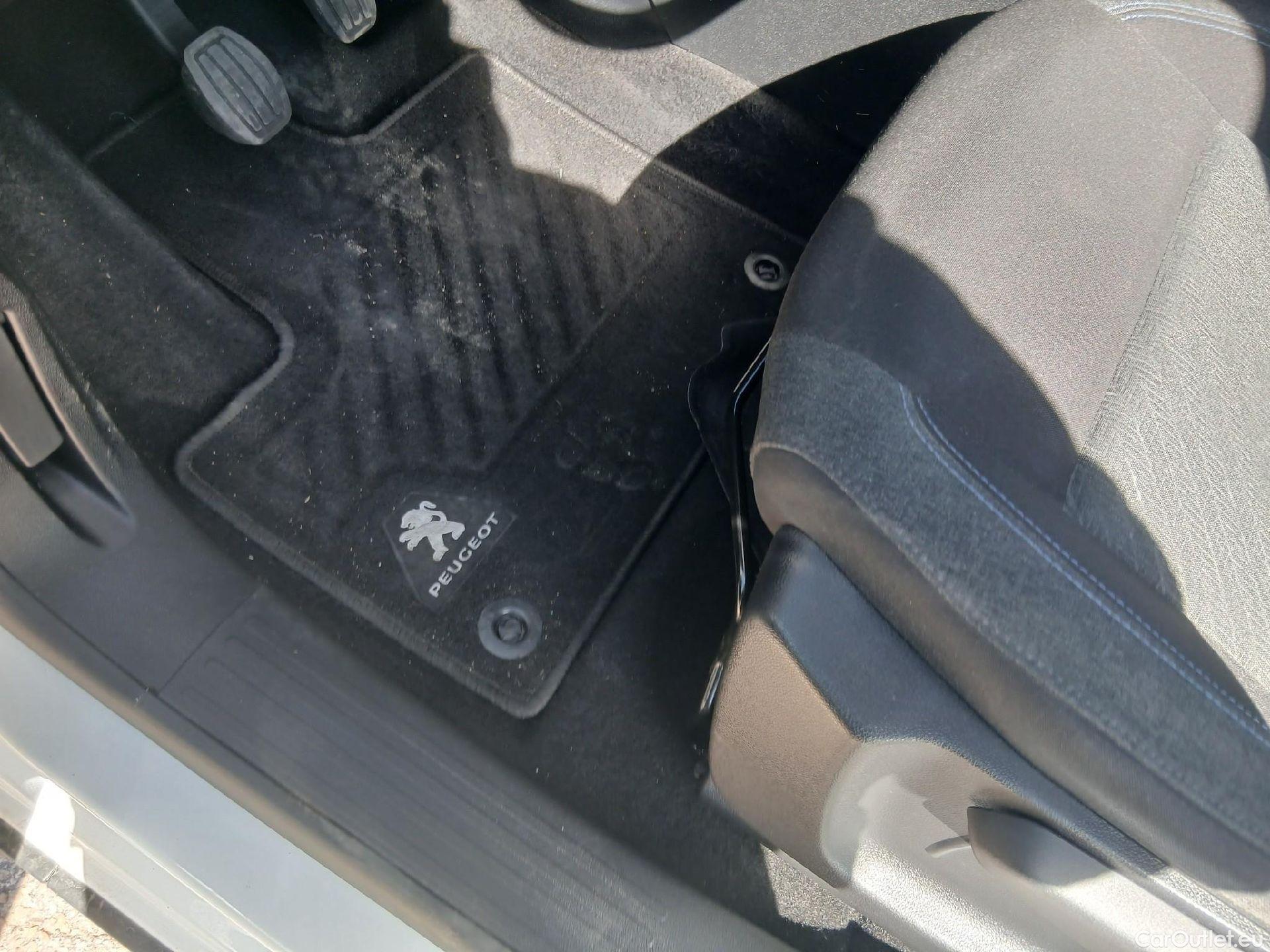  Peugeot  RIFTER PEUGEOT  / 2018 / 5P / monovolumen compacto Allure Standard BlueHDi 96kW #4