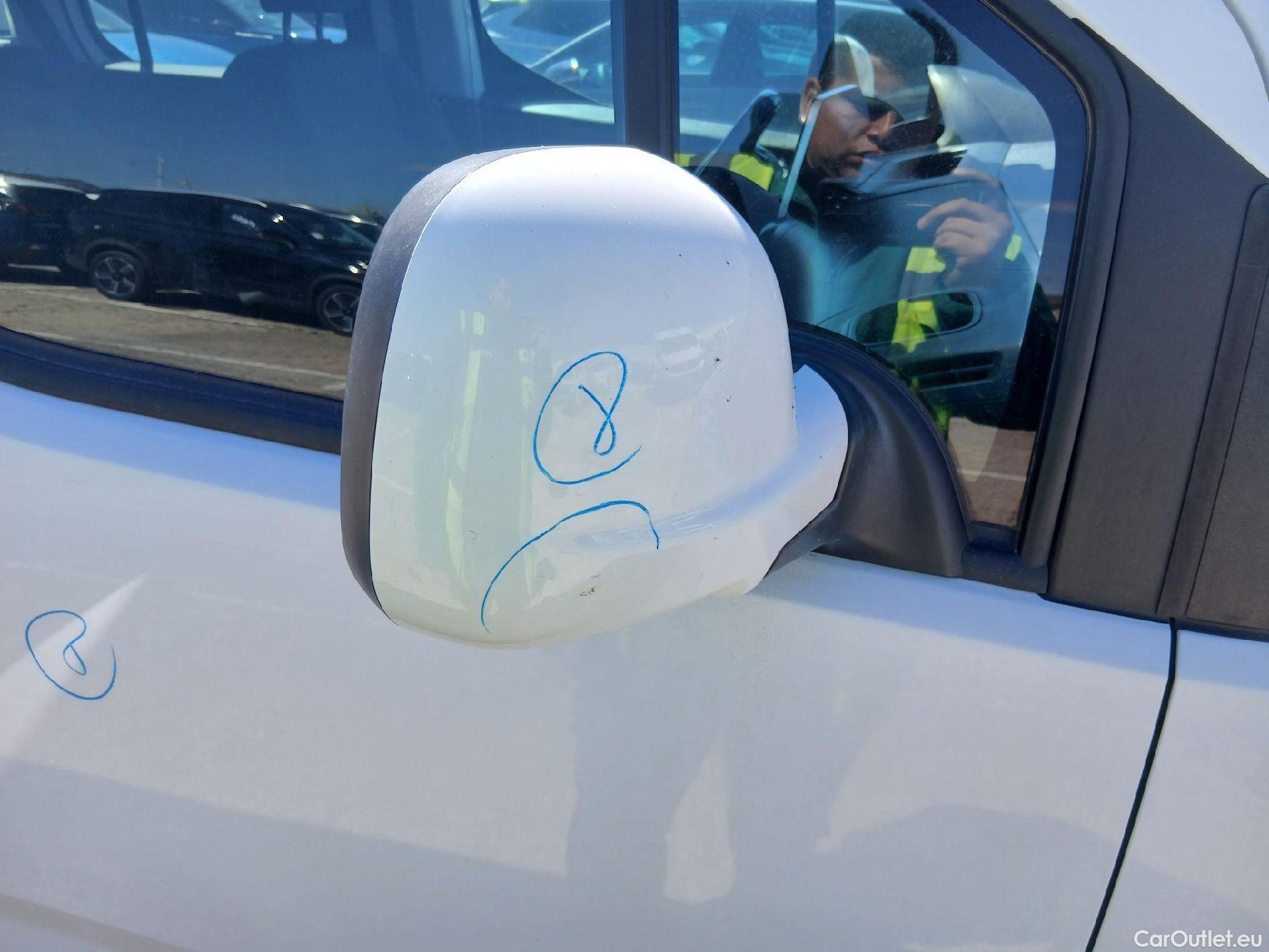  Peugeot  RIFTER PEUGEOT  / 2018 / 5P / monovolumen compacto Allure Standard BlueHDi 96kW #19