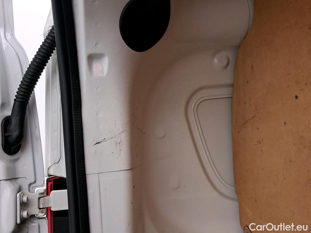  Fiat  Doblo FIAT Doblò Cargo/2015/4P/furgón derivado de turismo Cargo SX 1.3 Mjet 70 kW (95 CV) #36