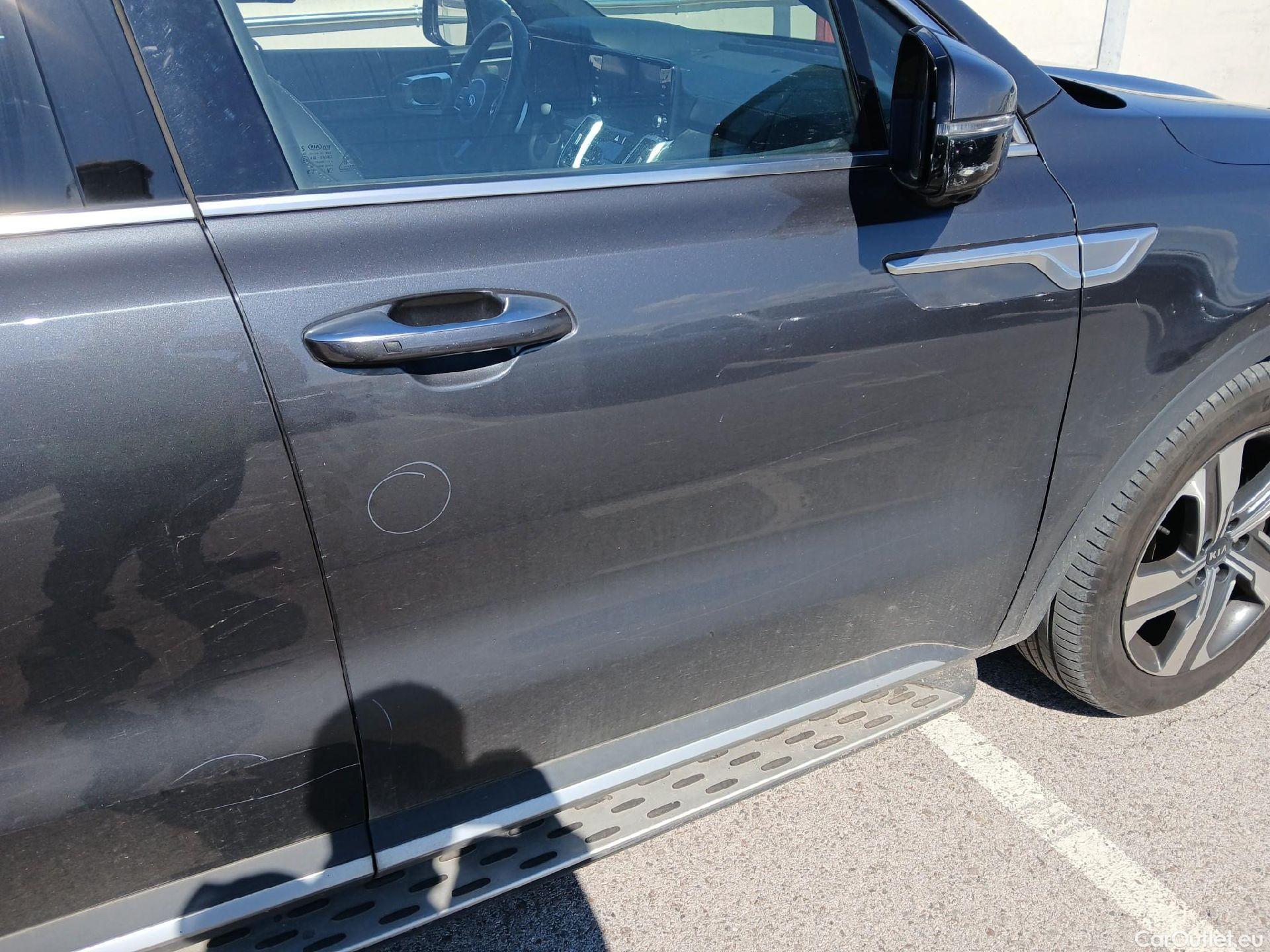  KIA  Sorento KIA  / 2020 / 5P / todoterreno 1.6 T-GDi HEV Emotion 4x4 7pl (P.Luxury) #32