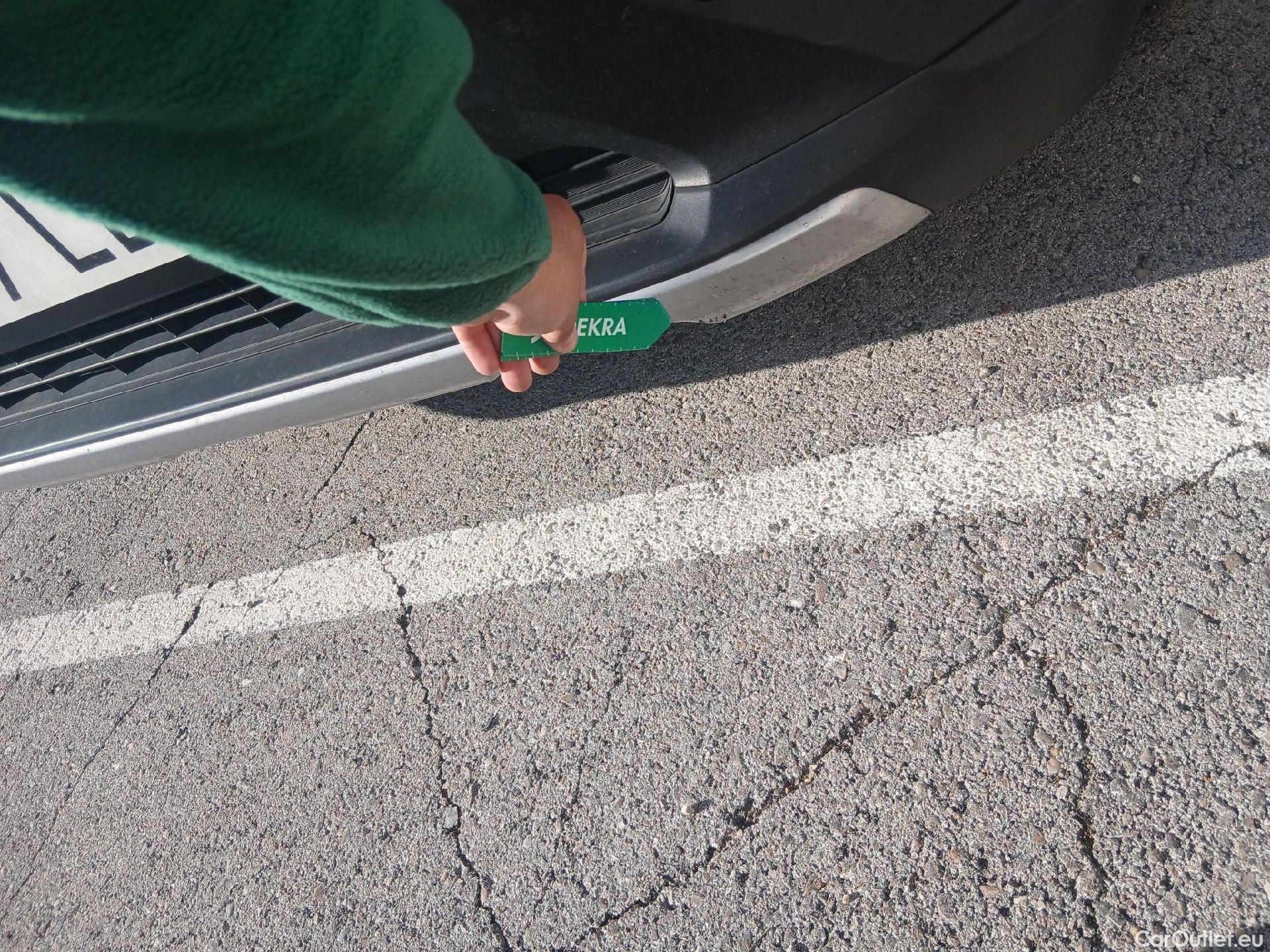  Toyota  RAV4 TOYOTA  / 2018 / 5P / todoterreno 2.5l 220H Luxury 4WD #9