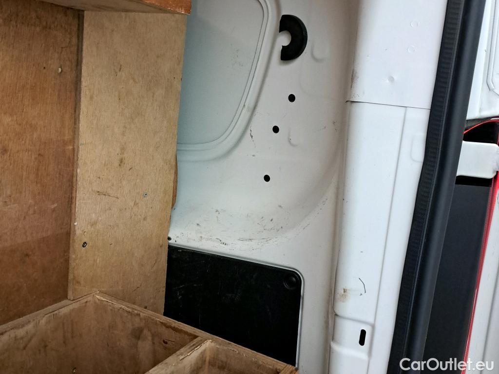  Fiat  Doblo FIAT Doblò Cargo/2015/4P/furgón derivado de turismo Cargo SX 1.3 Mjet 70 kW (95 CV) #38