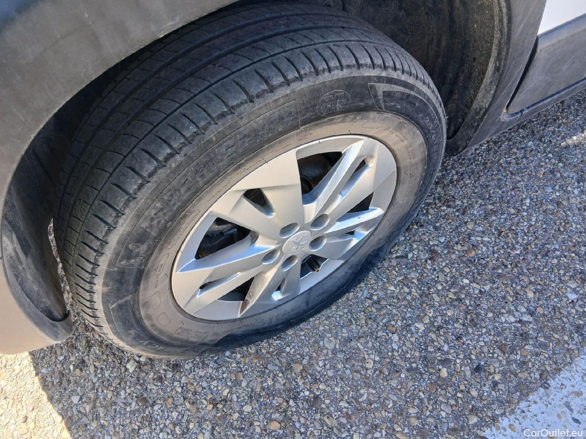  Peugeot  RIFTER PEUGEOT  / 2018 / 5P / monovolumen compacto Allure Standard BlueHDi 96kW #2