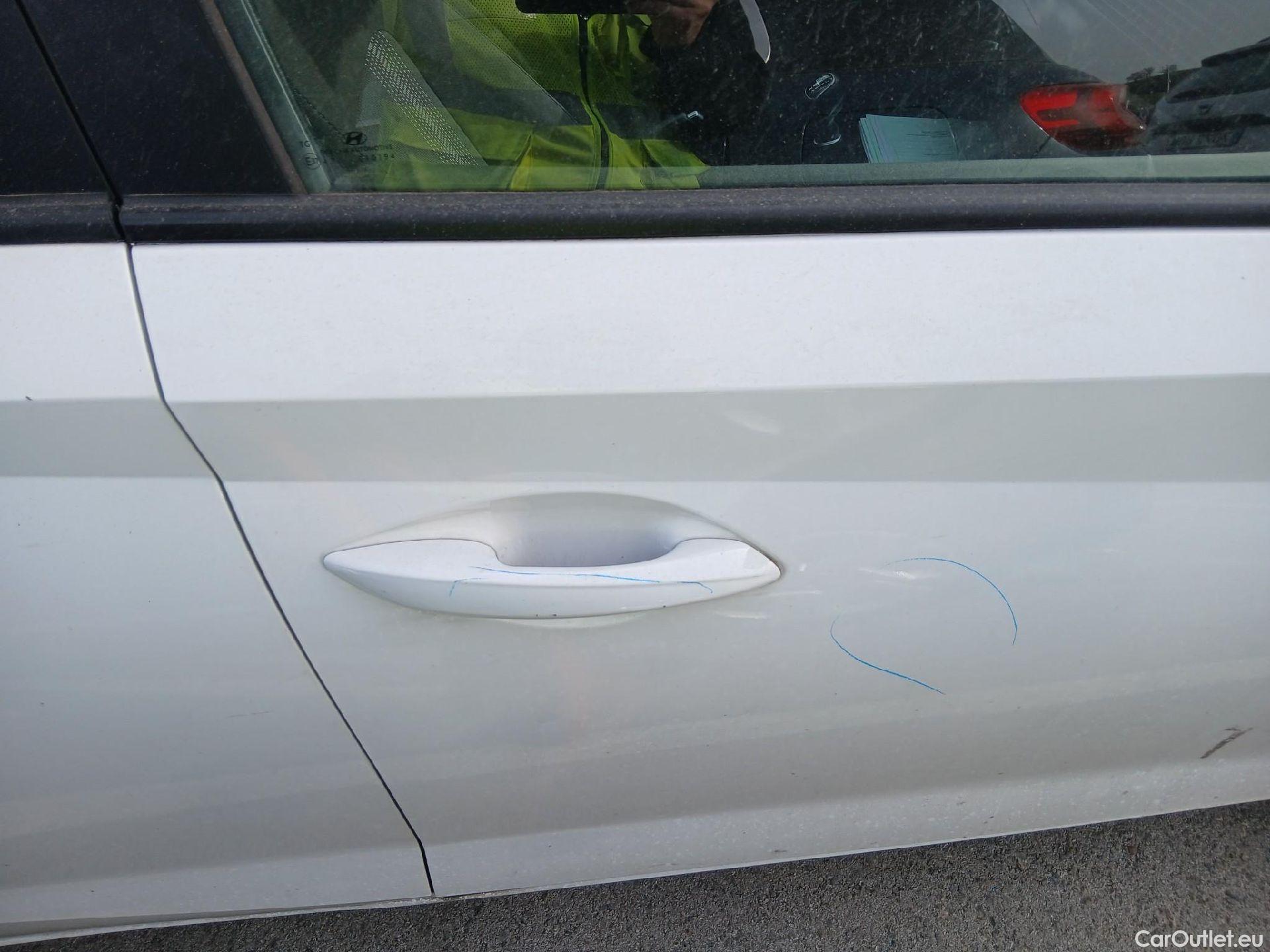  Hyundai  i20 HYUNDAI  / 2020 / 5P / berlina con portón 1.0 TGDI 74kW (100CV) 48V Essence #37