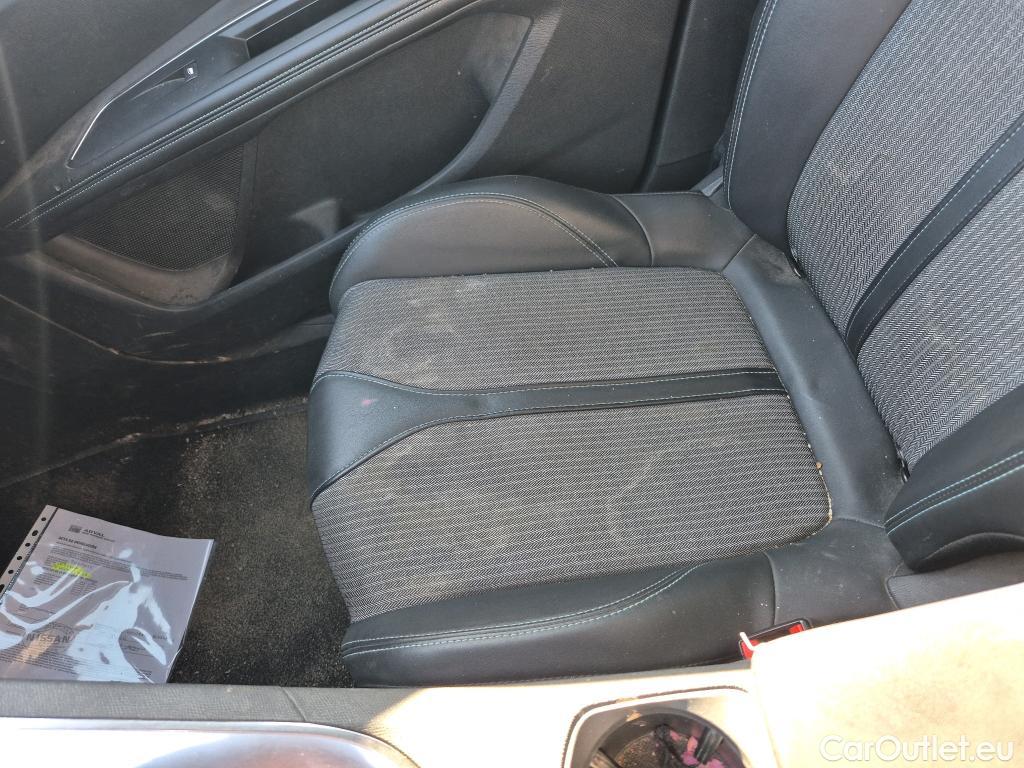  Peugeot  3008 PEUGEOT  / 2020 / 5P / todoterreno 1.5 BlueHDi 96kW S&S Allure Pack EAT8 #15