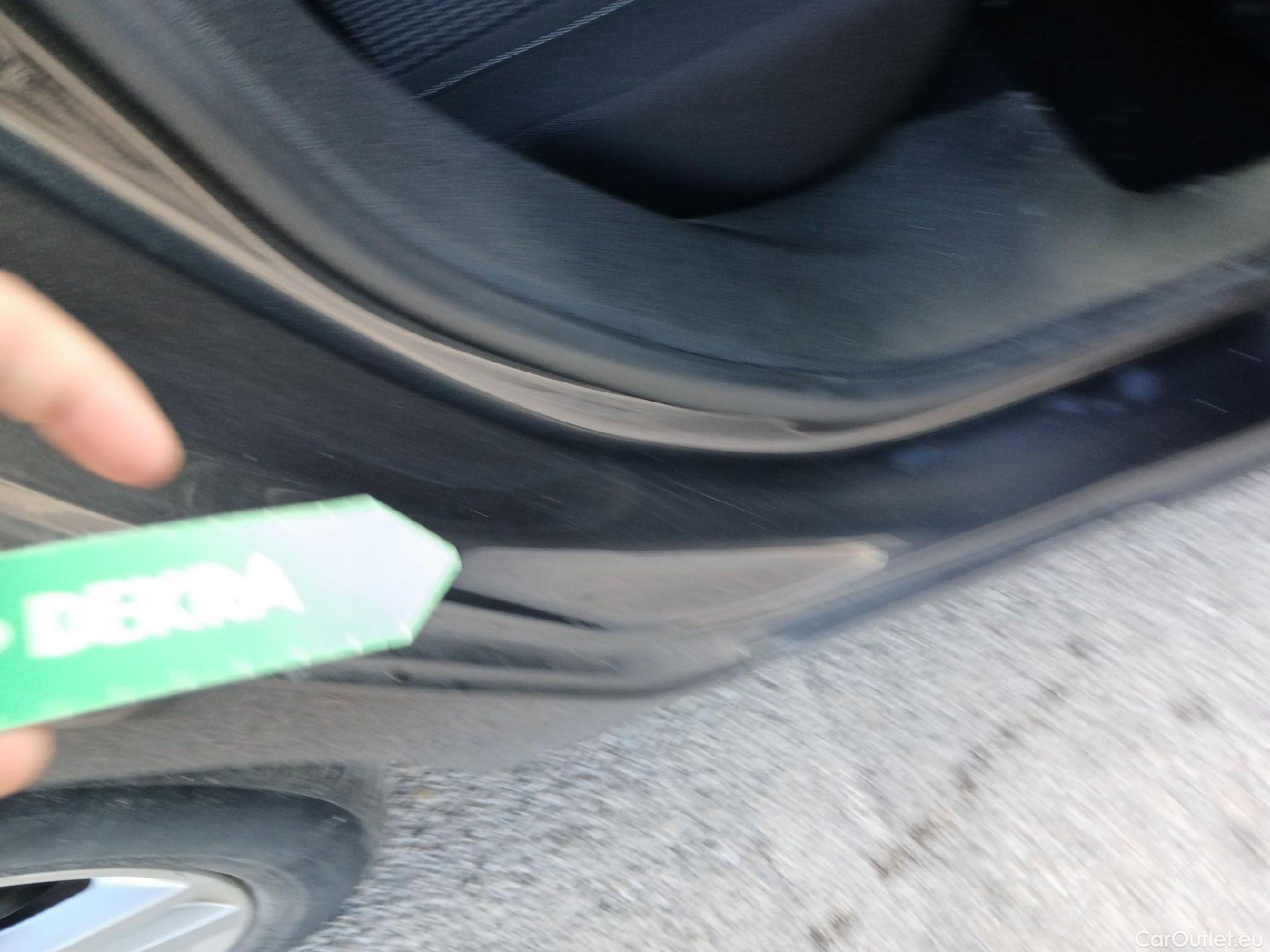  Peugeot  308 PEUGEOT  / 2017 / 5P / berlina con portón 5p Active Pack PureTech 110 S&S #9