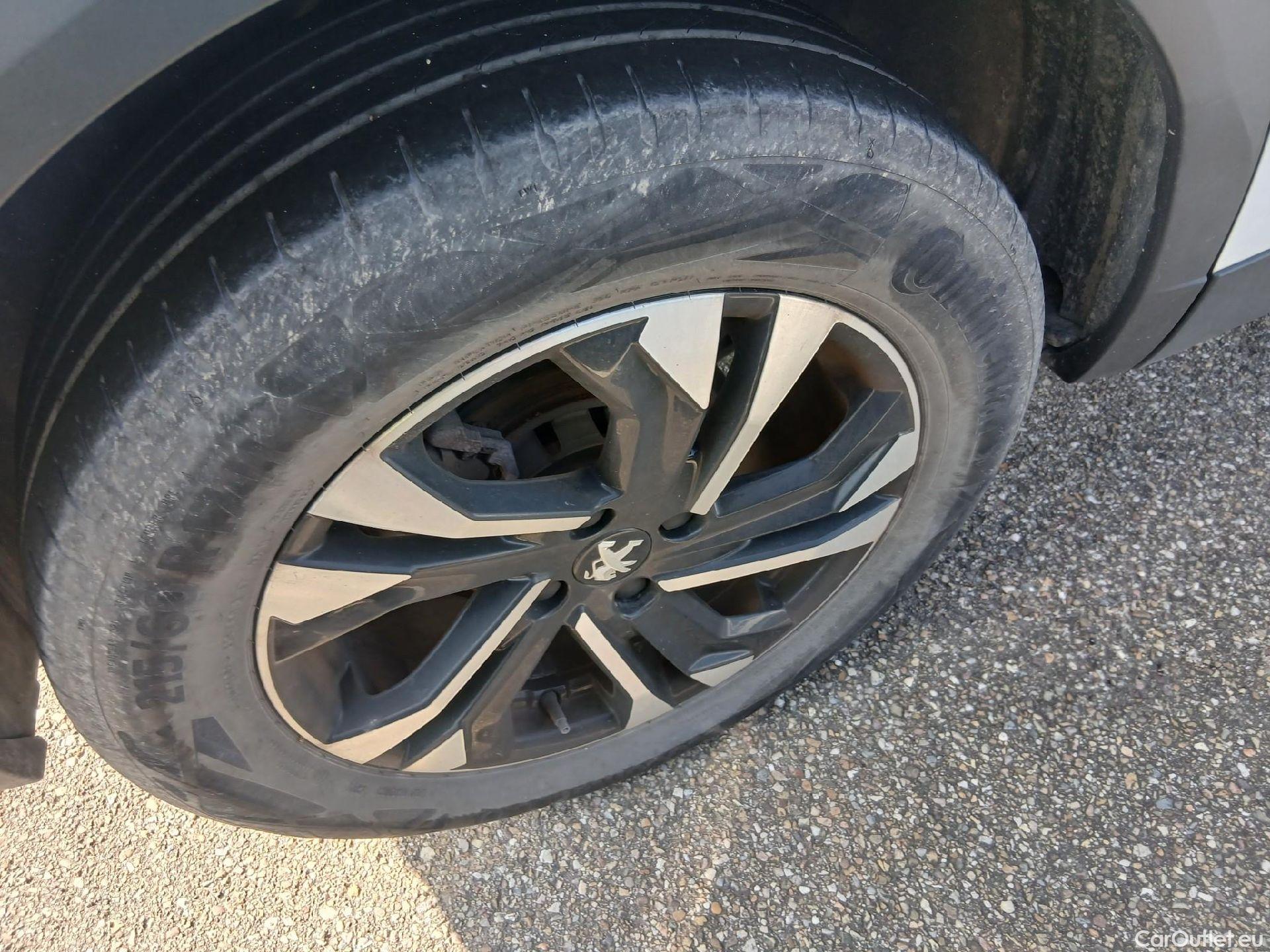  Peugeot  2008 PEUGEOT  / 2019 / 5P / todoterreno Allure BlueHDI 81kW (110CV) #5