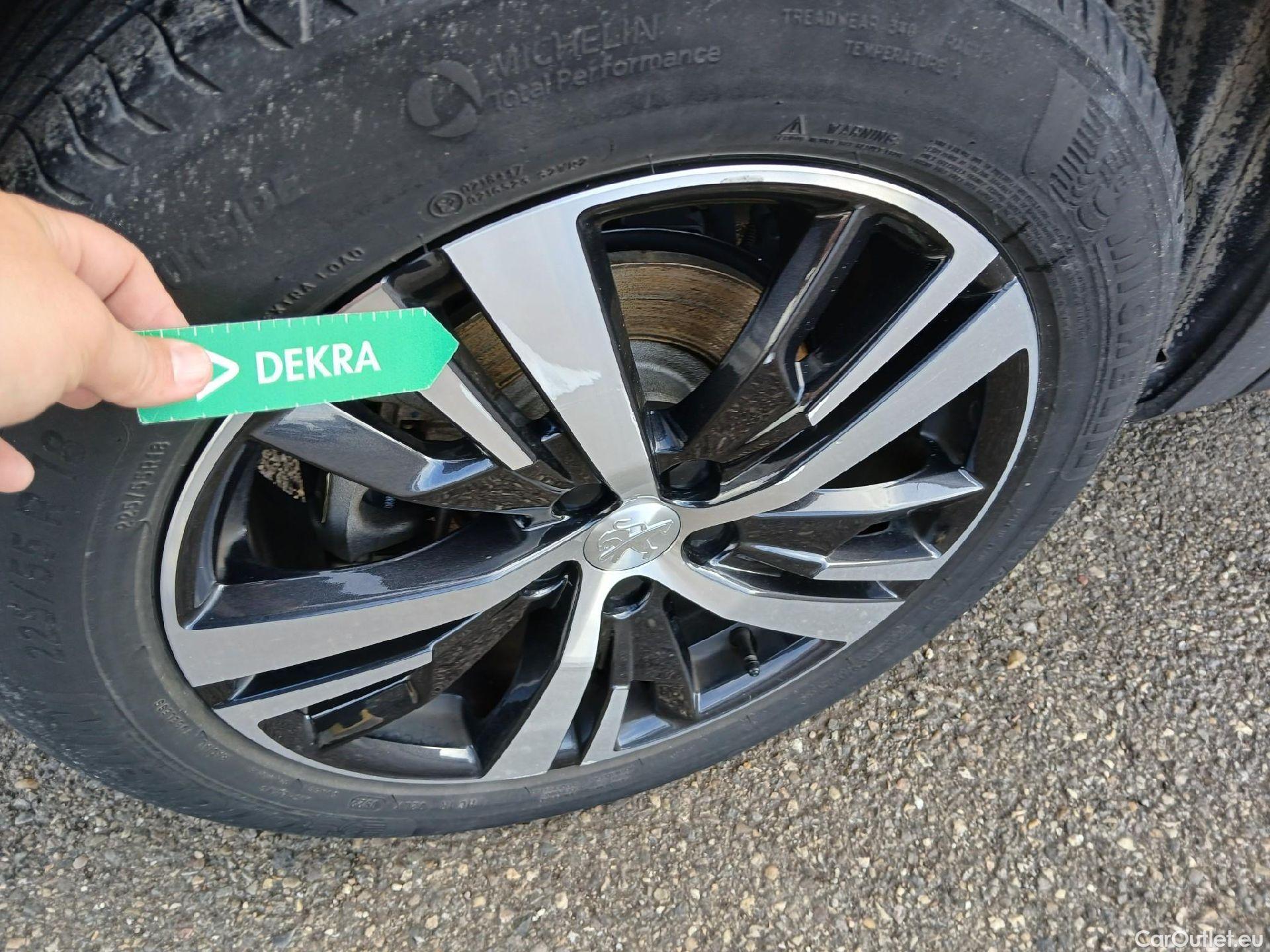  Peugeot  3008 PEUGEOT  Hybrid / 2016 / 5P / todoterreno 225 e-EAT8 Allure #35