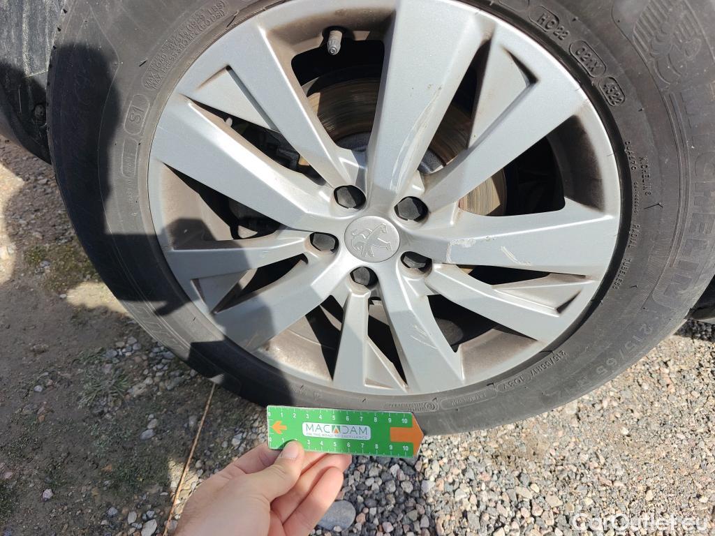  Peugeot  3008 PEUGEOT  / 2020 / 5P / todoterreno 1.5 BlueHDi 96kW (130CV) S&S Active Pack (AC3) #32