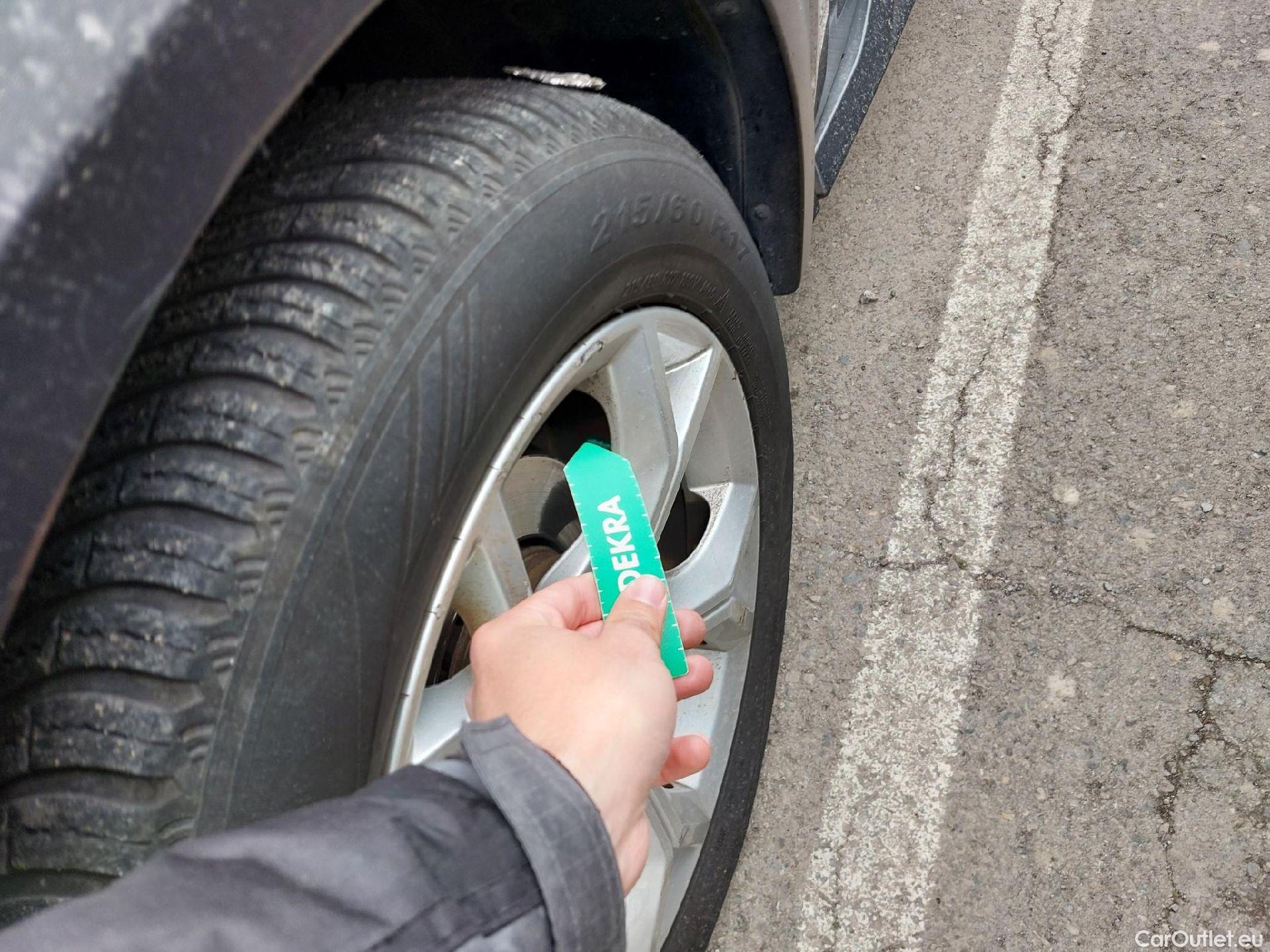  Nissan  Juke NISSAN  / 2019 / 5P / crossover DIG-T 84 kW (114 CV) DCT 7 V N-Connecta (AC2) #3