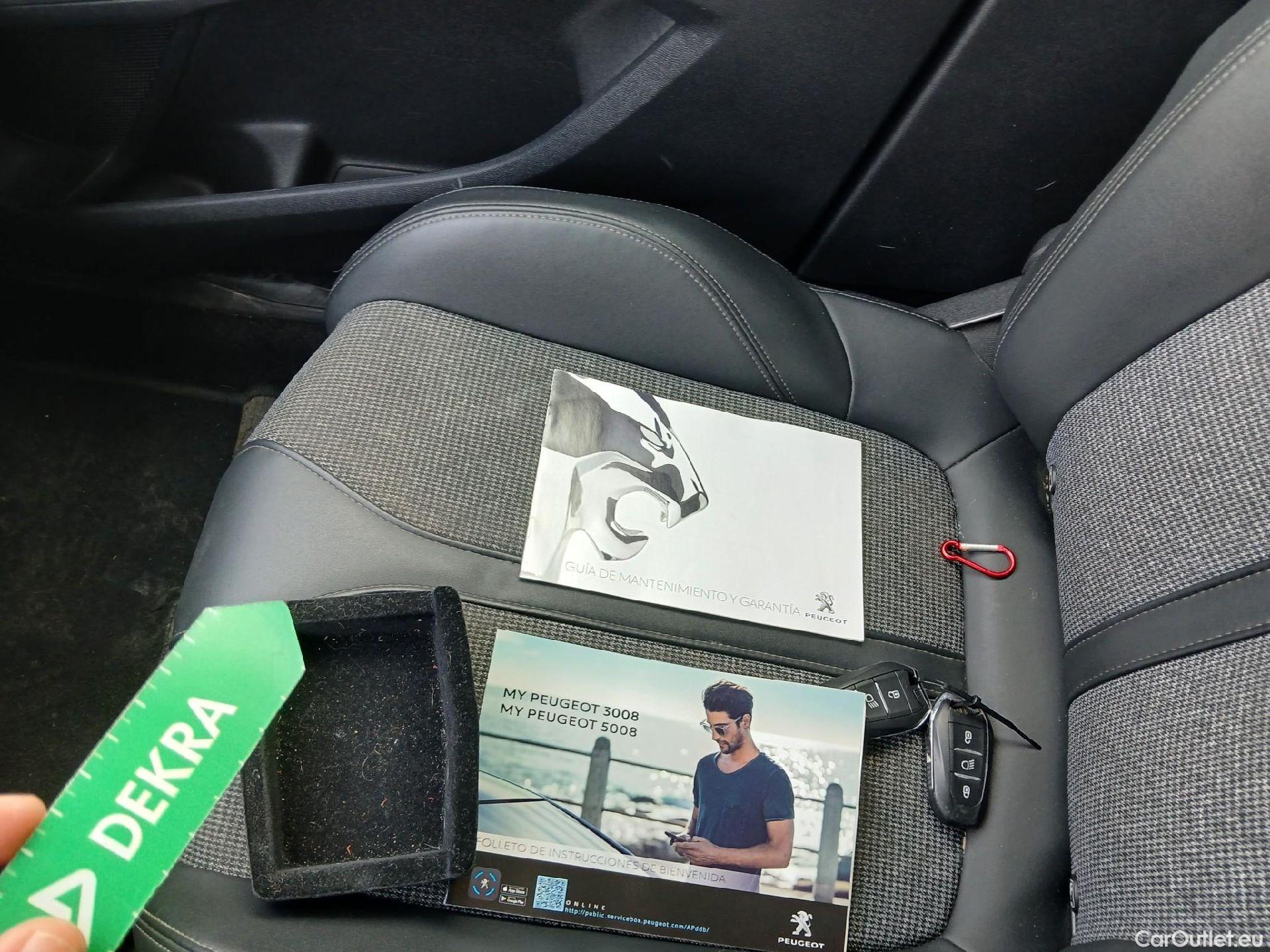  Peugeot  3008 PEUGEOT  Hybrid / 2016 / 5P / todoterreno 225 e-EAT8 Allure #1