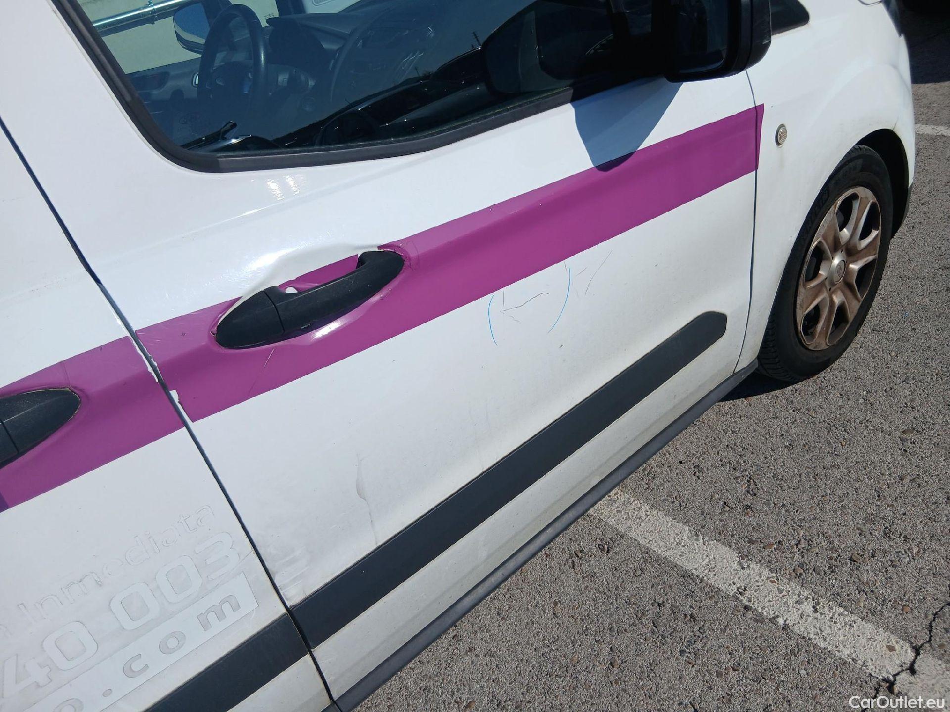  Ford  Transit FORD  Courier/2014/4P/furgón der.turis Van 1.5 TDCi 56kW Trend #32