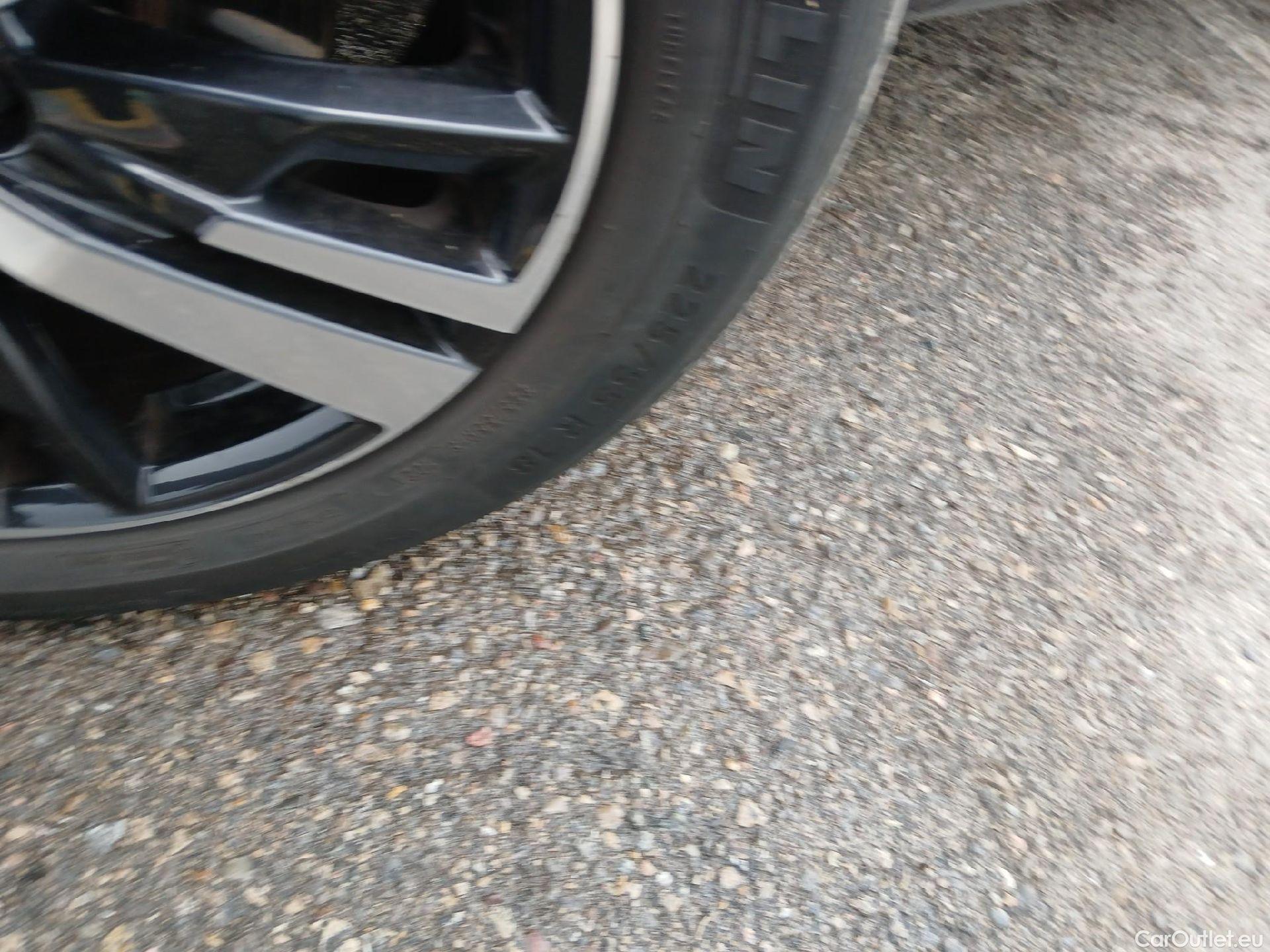  Peugeot  3008 PEUGEOT  Hybrid / 2016 / 5P / todoterreno 225 e-EAT8 Allure #17