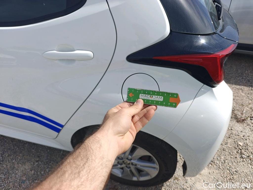  Toyota  Yaris TOYOTA  / 2020 / 5P / berlina con portón 1.5 120H Active Tech #19