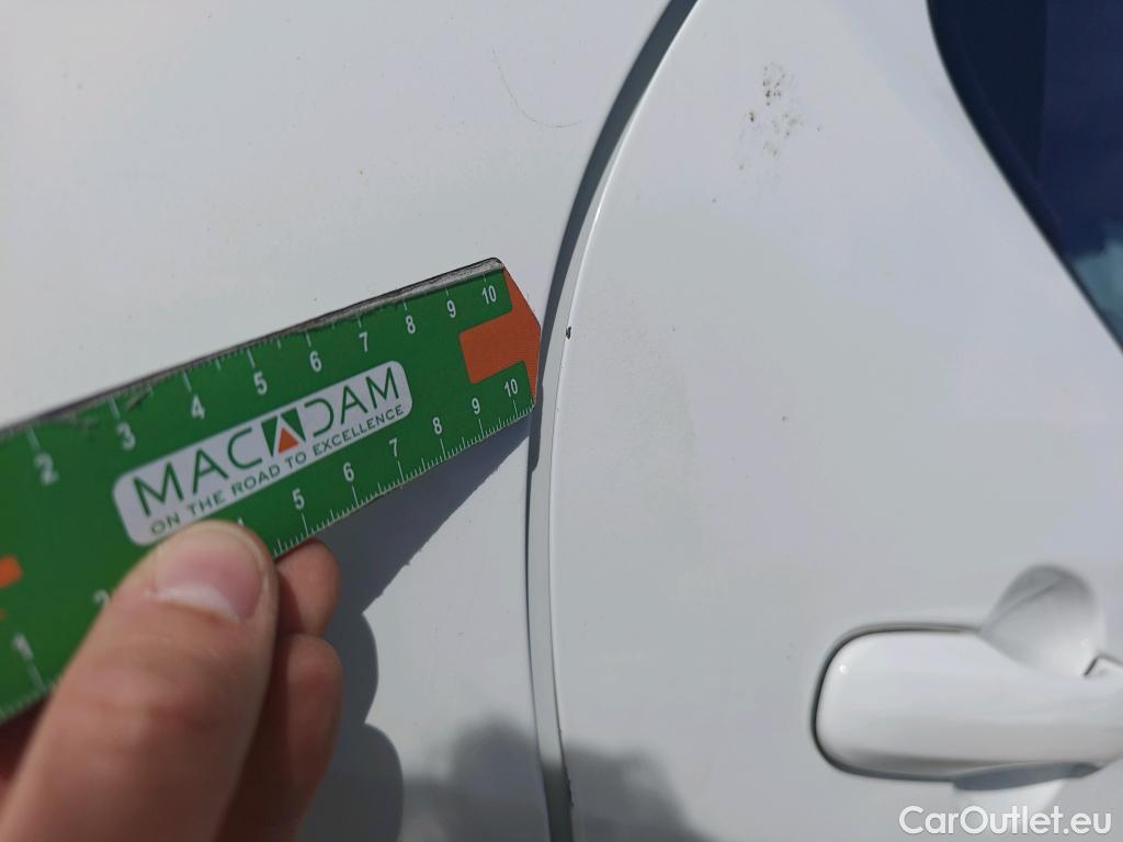  Toyota  Yaris TOYOTA  / 2020 / 5P / berlina con portón 1.5 120H Active Tech #26