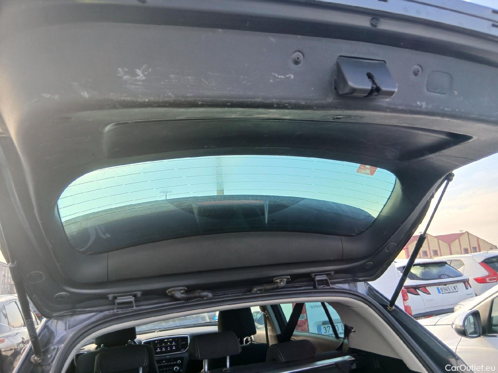  KIA  Sportage KIA  1.6MHEV Drive 100kW(136CV) 4x2(Crist Tintados)(CX) #4