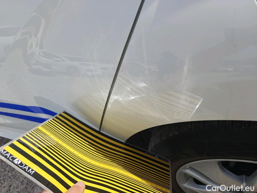  Toyota  Yaris TOYOTA  / 2020 / 5P / berlina con portón 1.5 120H Active Tech #20