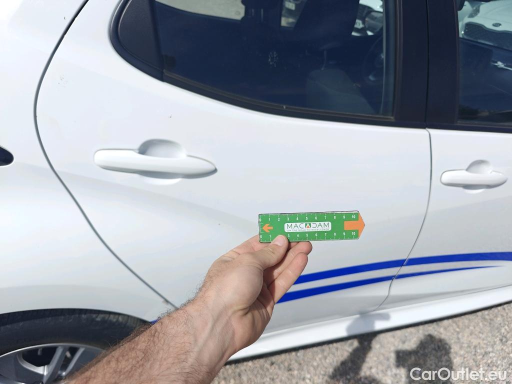  Toyota  Yaris TOYOTA  / 2020 / 5P / berlina con portón 1.5 120H Active Tech #24