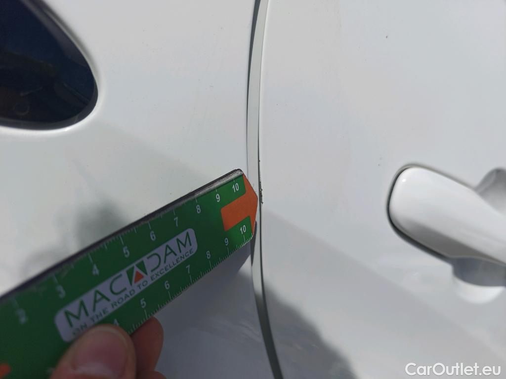  Toyota  Yaris TOYOTA  / 2020 / 5P / berlina con portón 1.5 120H Active Tech #25