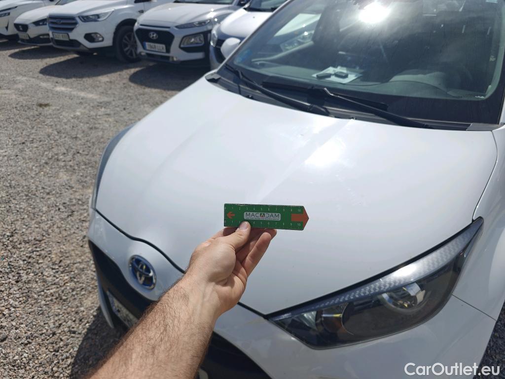  Toyota  Yaris TOYOTA  / 2020 / 5P / berlina con portón 1.5 120H Active Tech #21