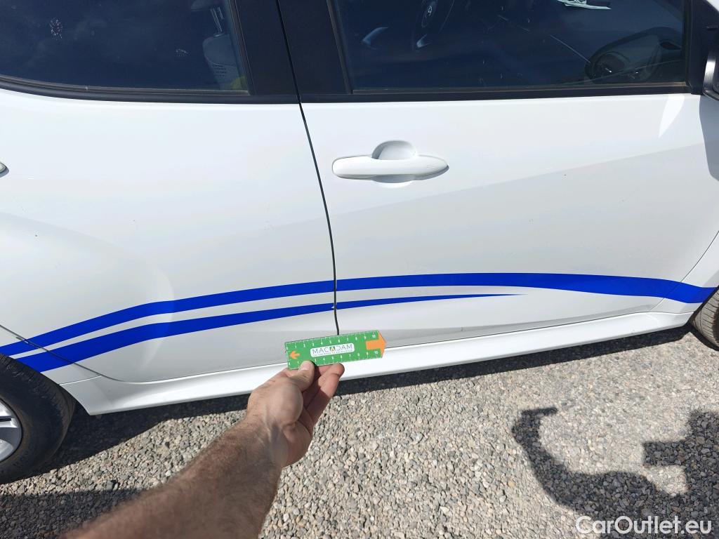  Toyota  Yaris TOYOTA  / 2020 / 5P / berlina con portón 1.5 120H Active Tech #6