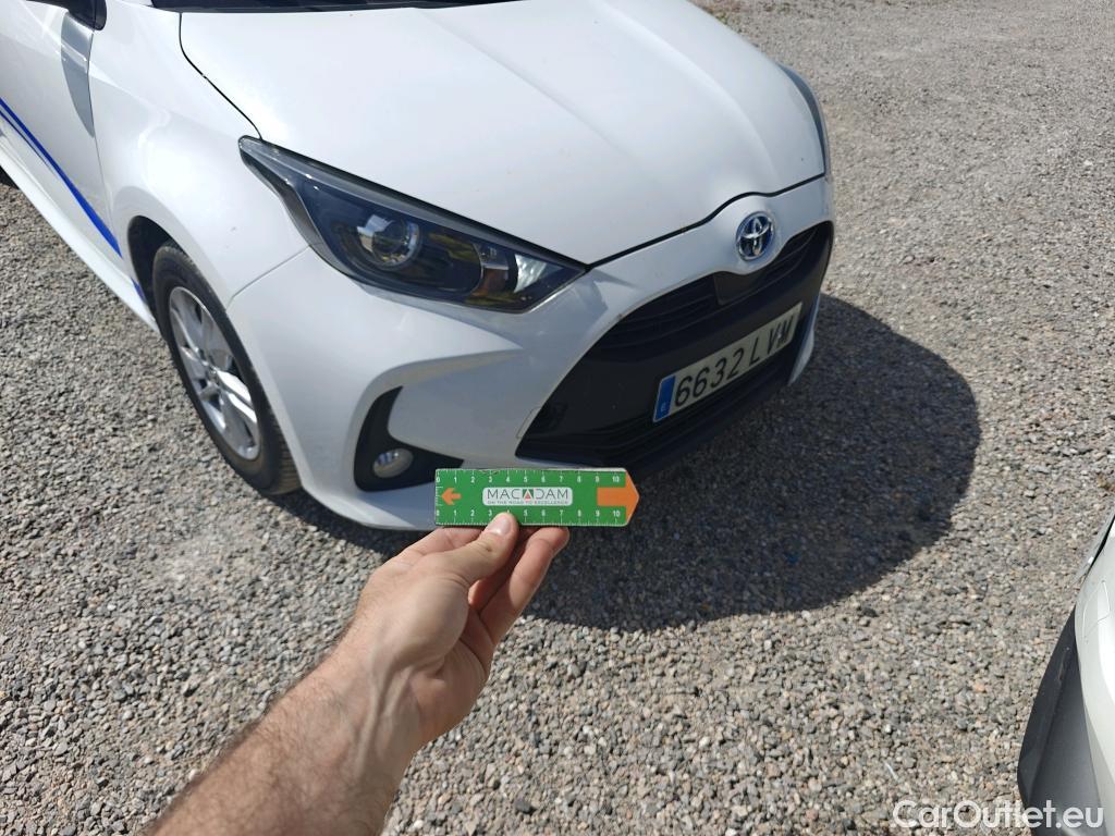  Toyota  Yaris TOYOTA  / 2020 / 5P / berlina con portón 1.5 120H Active Tech #12