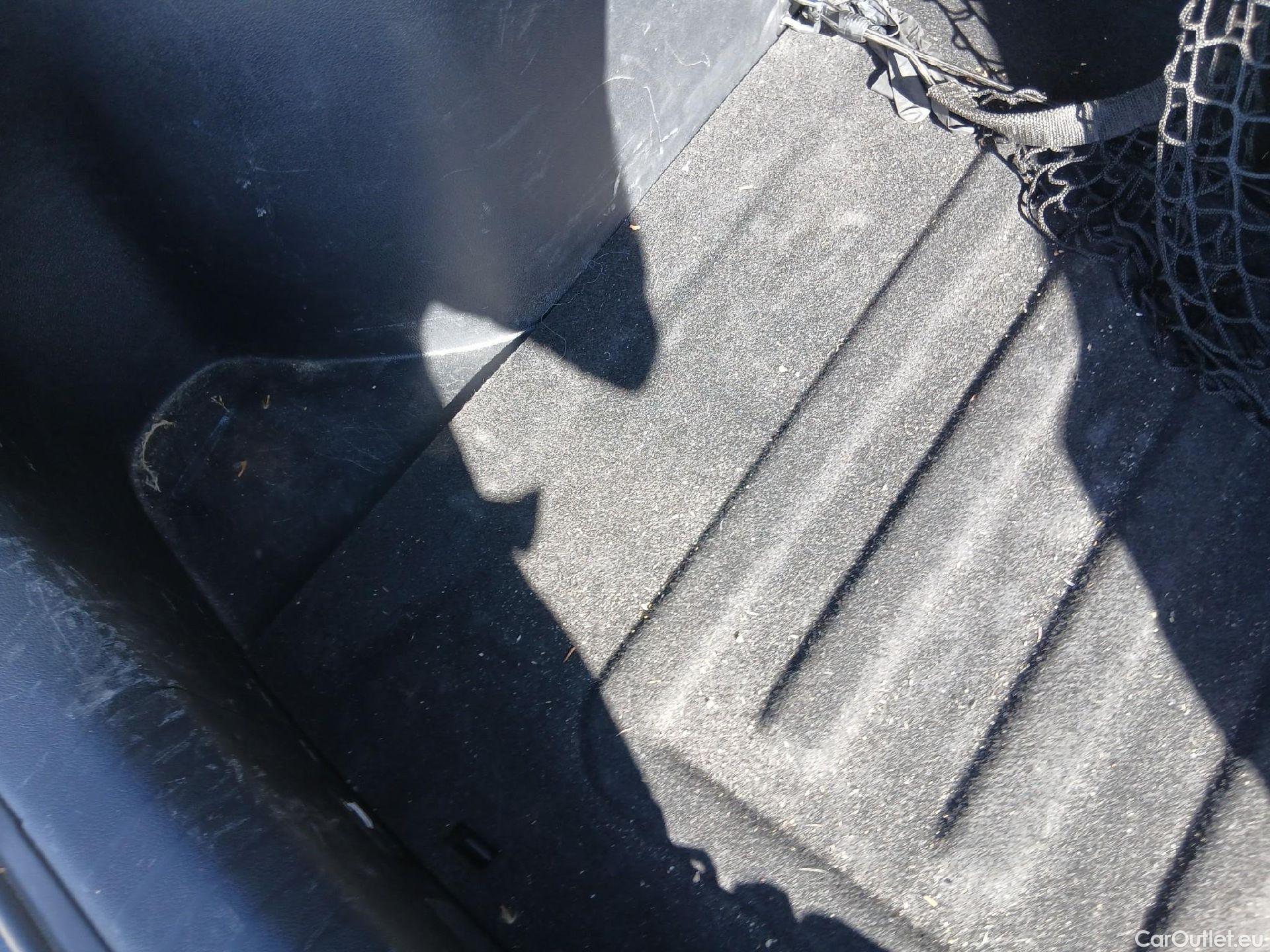  KIA  Niro KIA  / 2019 / 5P / crossover 1.6 GDi HEV 104kW (141CV) Drive #33