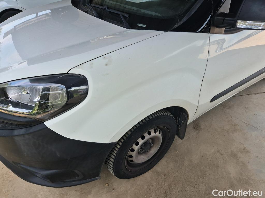  Fiat  Doblo FIAT Doblò Cargo/2015/3P/furgón derivado de turismo Cargo Base Plus 1.3 Mjet 70kW (95CV) #25