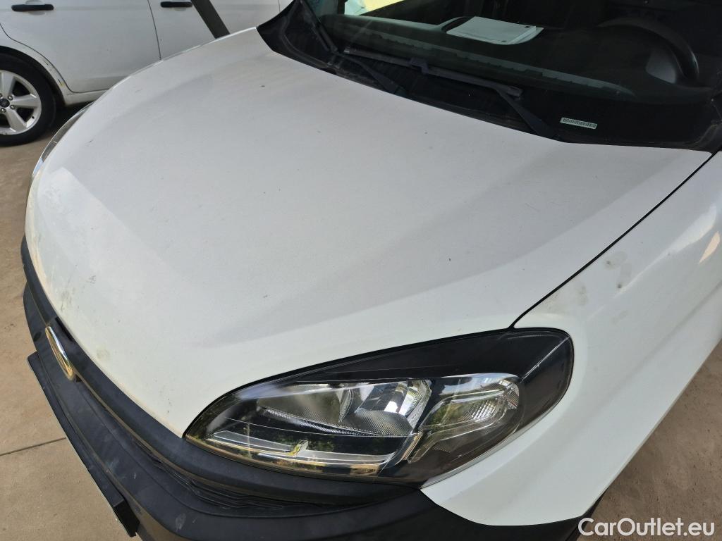  Fiat  Doblo FIAT Doblò Cargo/2015/3P/furgón derivado de turismo Cargo Base Plus 1.3 Mjet 70kW (95CV) #27