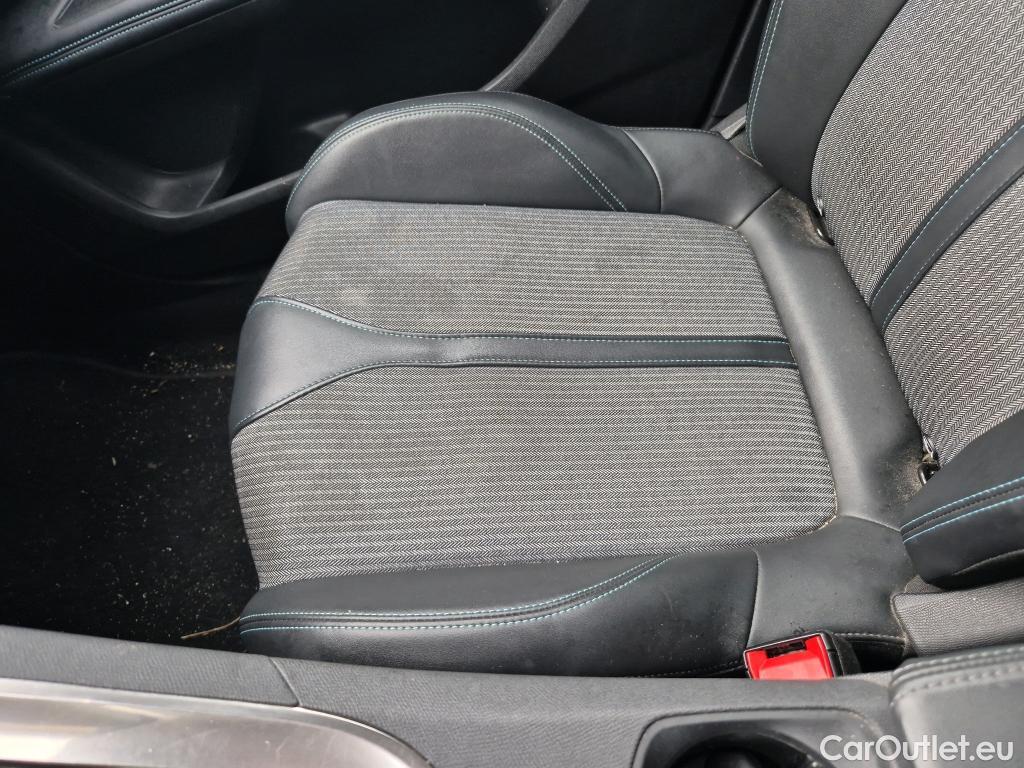  Peugeot  3008 PEUGEOT  Hybrid / 2020 / 5P / todoterreno 225 e-EAT8 Allure (AC2) #17