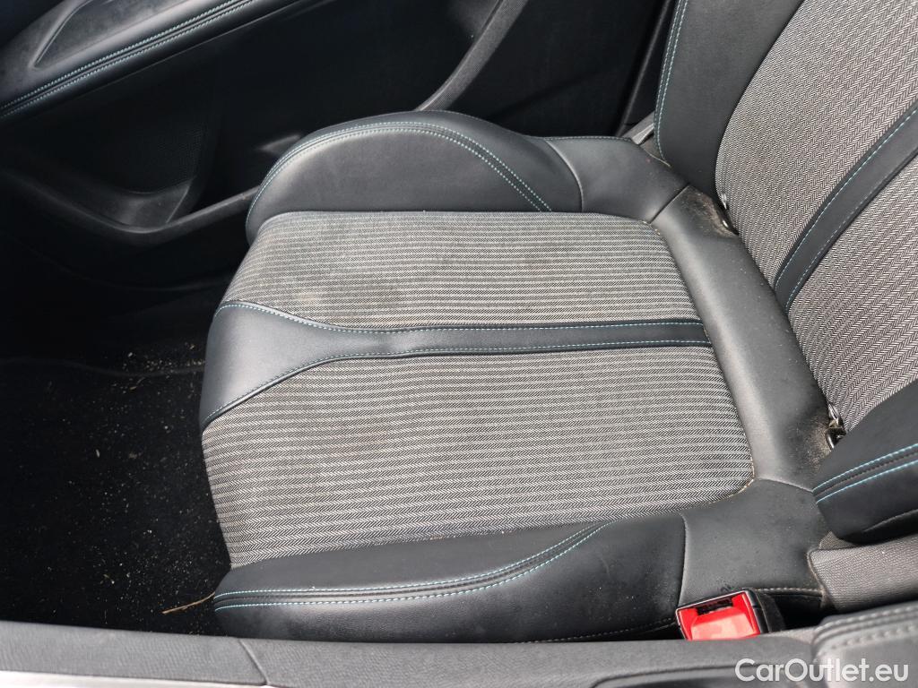  Peugeot  3008 PEUGEOT  Hybrid / 2020 / 5P / todoterreno 225 e-EAT8 Allure (AC2) #16