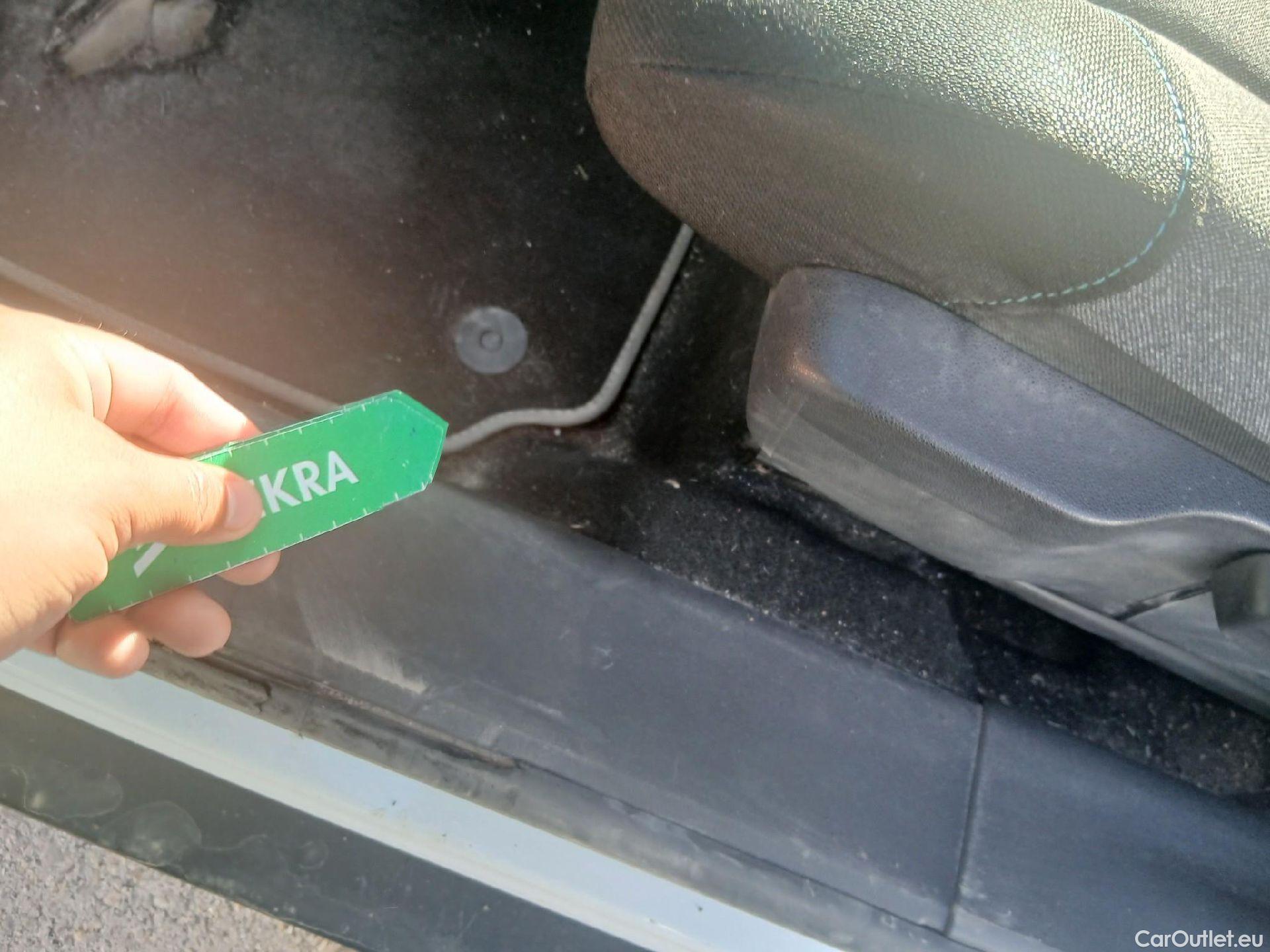  Citroen  C4 Cactus CITROEN  / 2018 / 5P / berlina con portón BlueHDi 100 S&S Feel #3