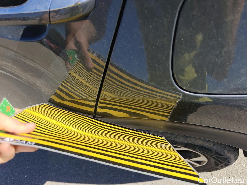  KIA  Sportage KIA  1.6MHEV Drive 100kW(136CV) 4x2(Crist Tintados) #42