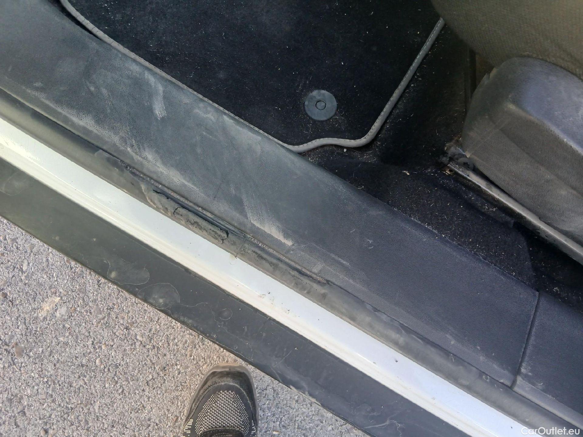  Citroen  C4 Cactus CITROEN  / 2018 / 5P / berlina con portón BlueHDi 100 S&S Feel #9