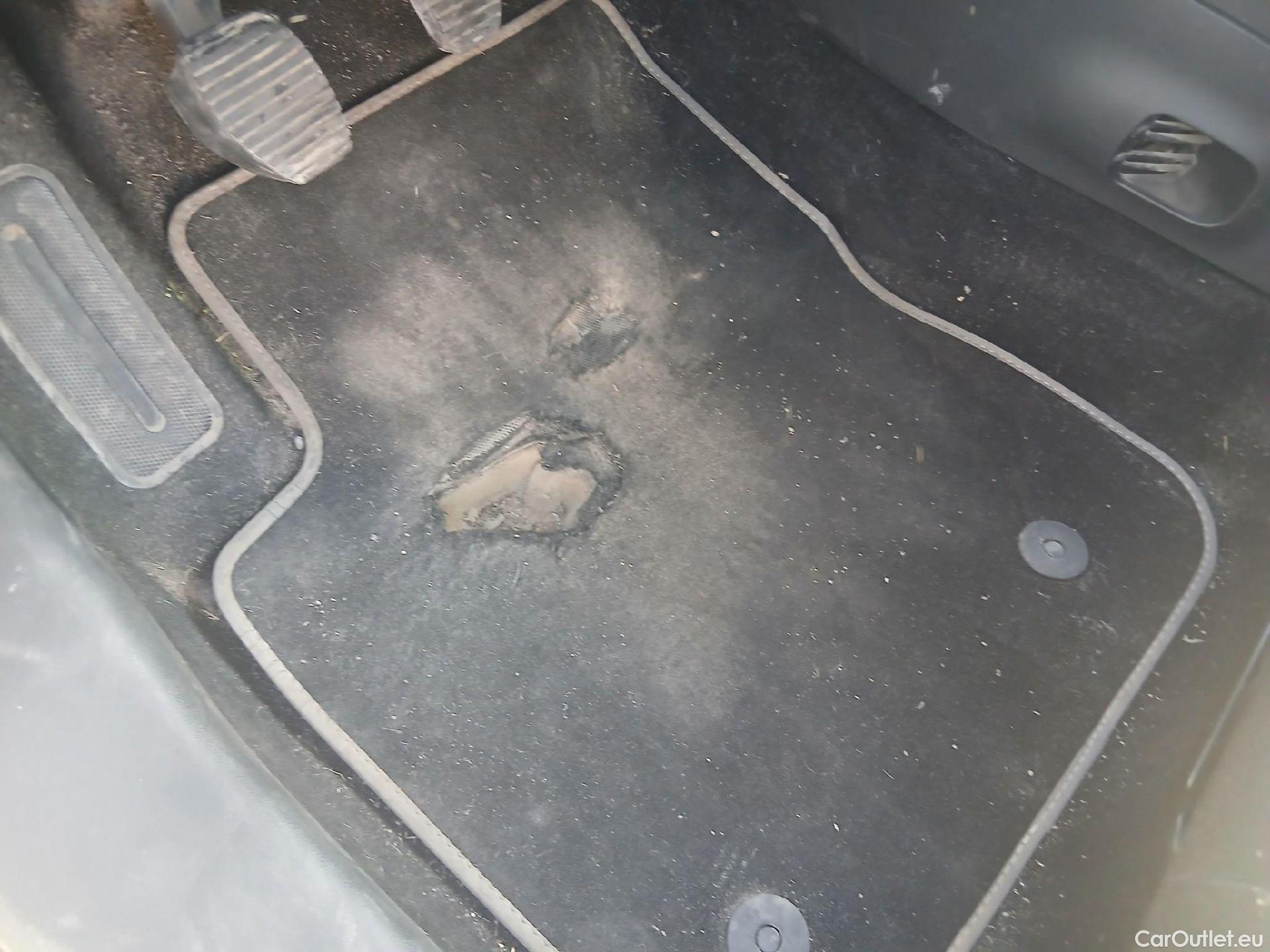  Citroen  C4 Cactus CITROEN  / 2018 / 5P / berlina con portón BlueHDi 100 S&S Feel #5