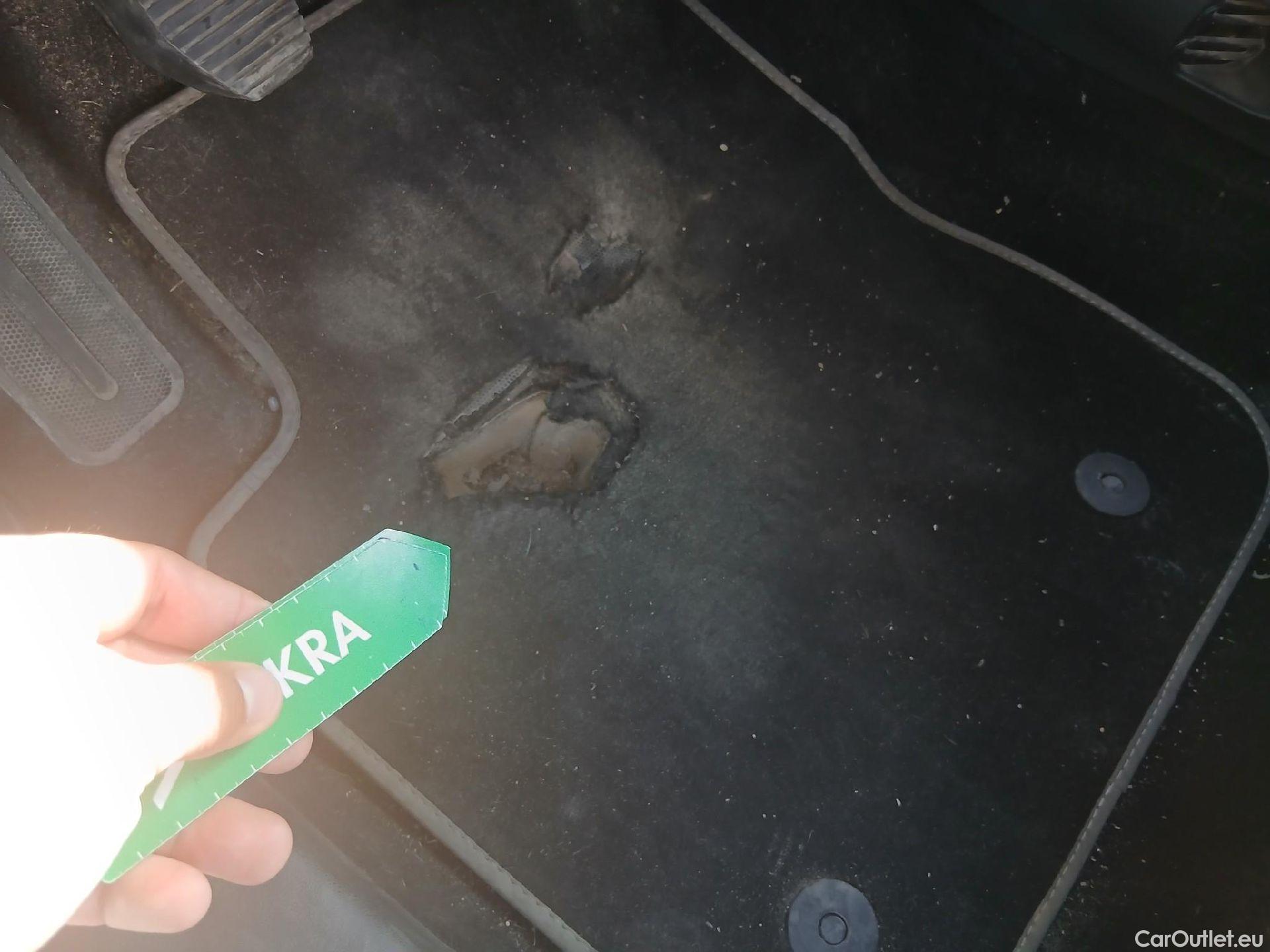  Citroen  C4 Cactus CITROEN  / 2018 / 5P / berlina con portón BlueHDi 100 S&S Feel #7