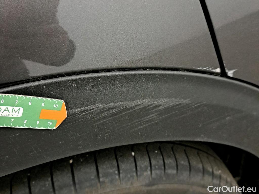  Peugeot  3008 PEUGEOT  Hybrid / 2020 / 5P / todoterreno 225 e-EAT8 Allure (AC2) #33