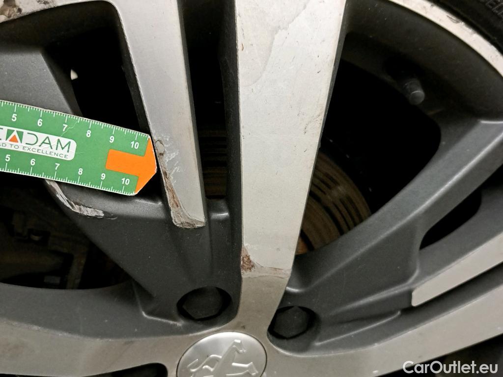  Peugeot  3008 PEUGEOT  Hybrid / 2020 / 5P / todoterreno 225 e-EAT8 Allure (AC2) #17