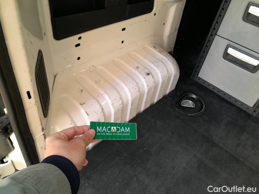  Fiat  Fiorino FIAT  / 2016 / 3P / furgón derivado de turismo Cargo Base 1.4 Natural Power 51kW (70CV) ** #13